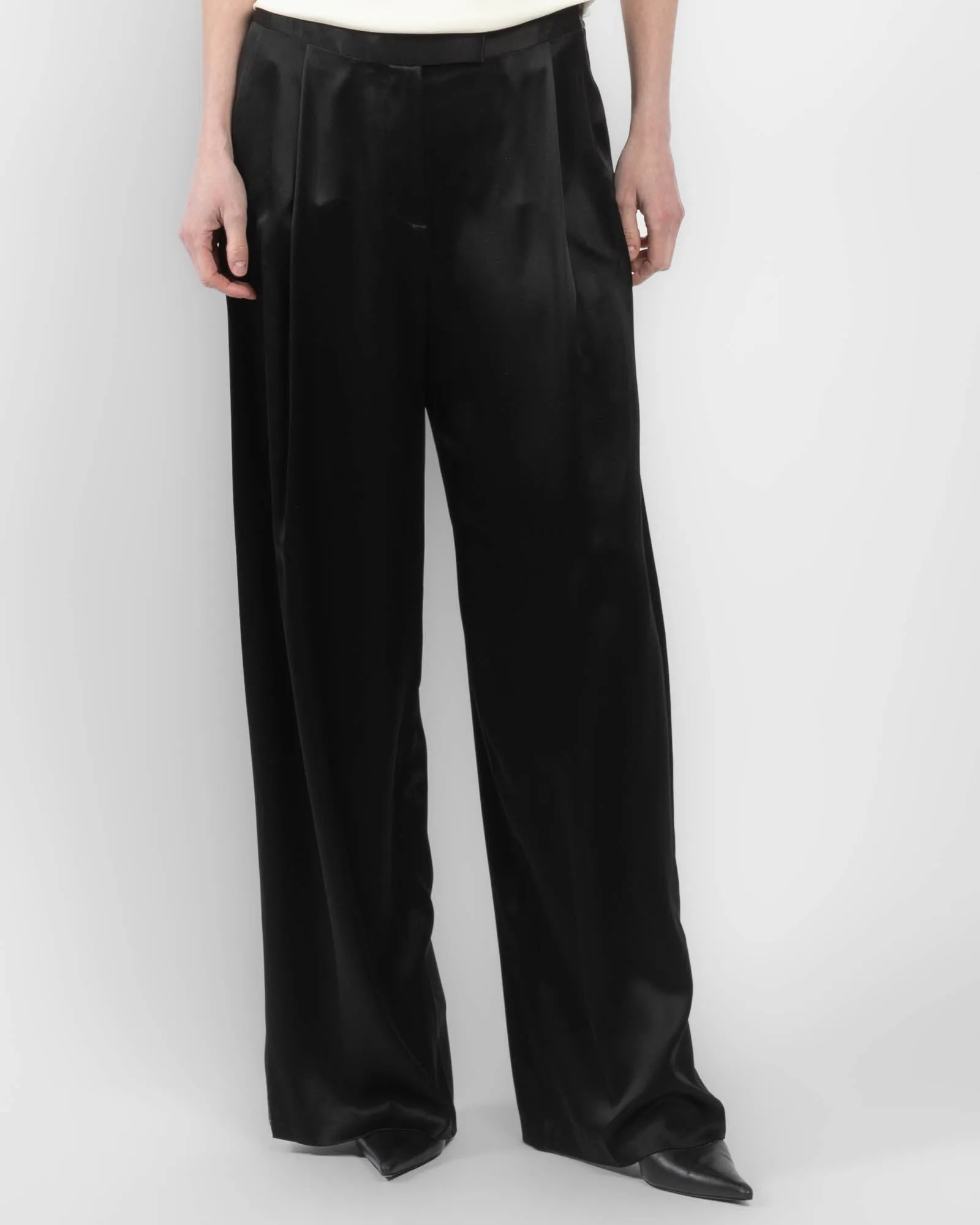 Relaxed Trousers sold by TNT Fashion