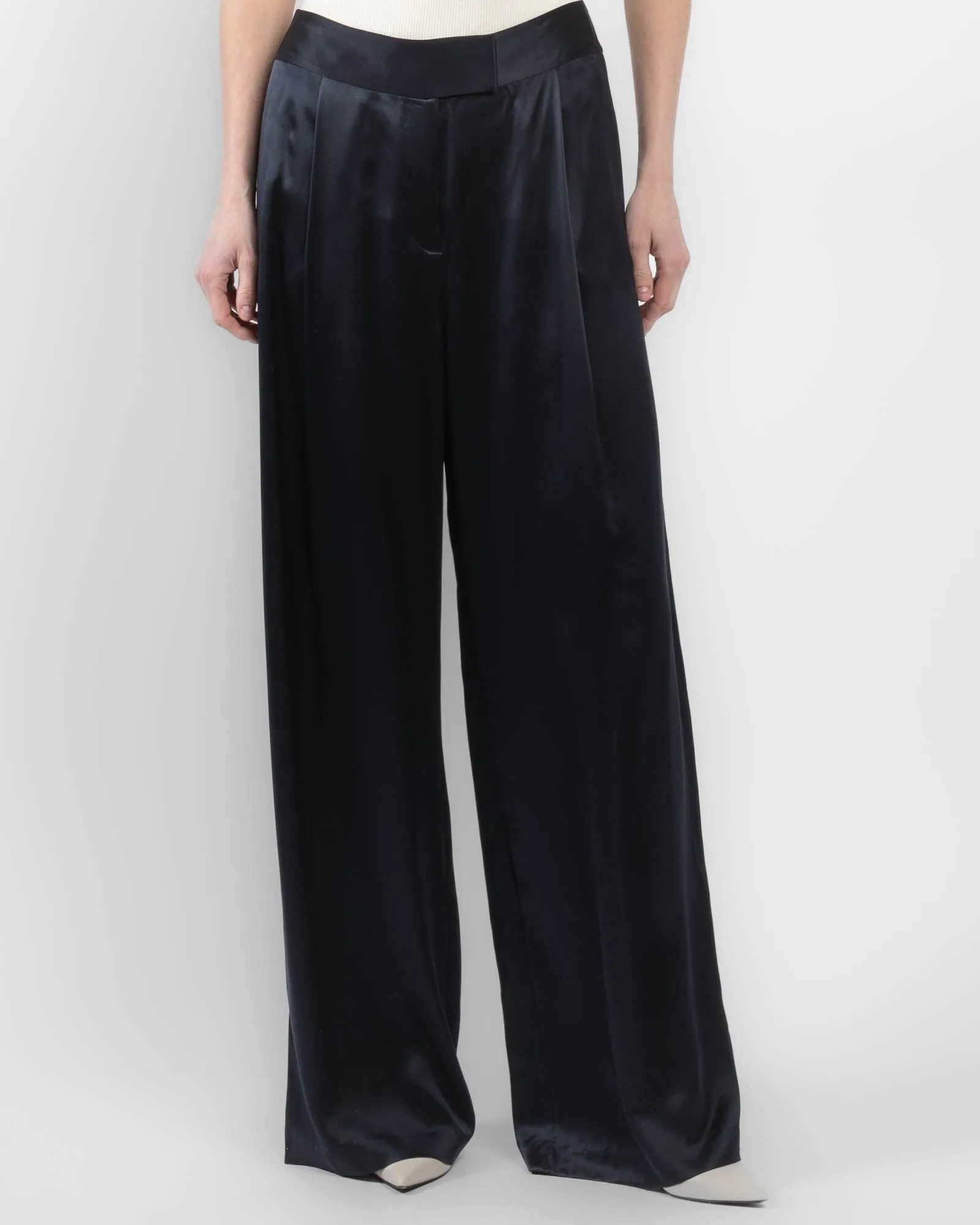 Relaxed Trousers sold by TNT Fashion