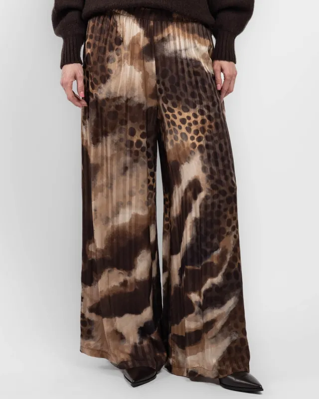 Pants sold by TNT Fashion