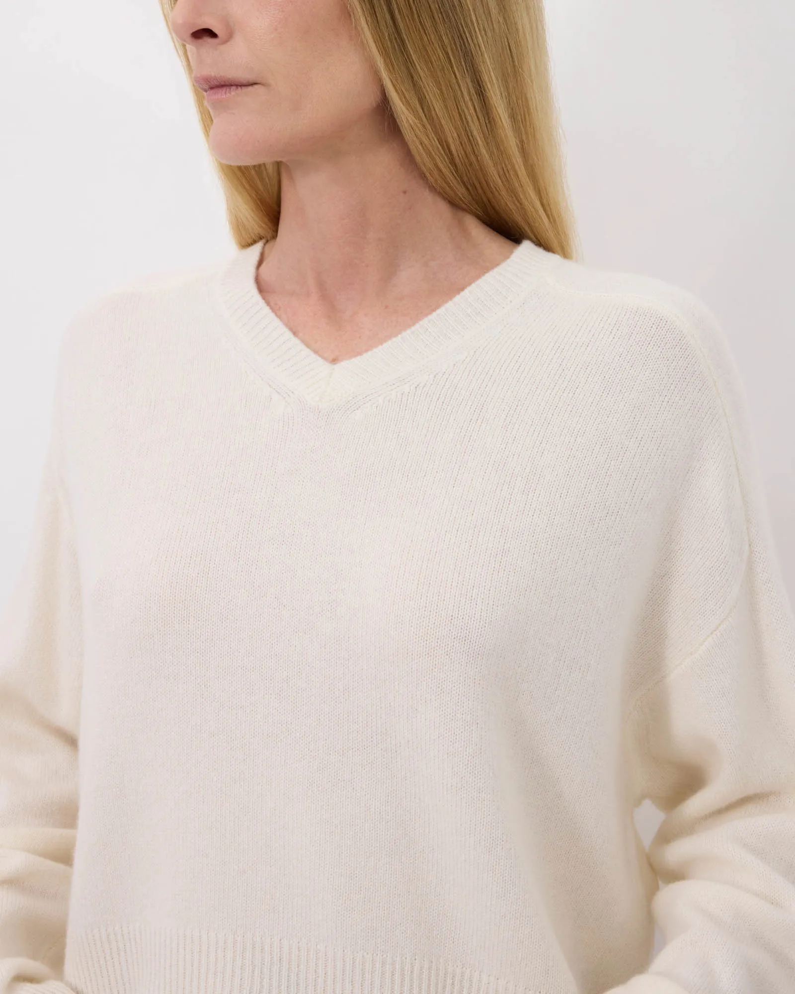 Anzor V-Neck Sweater sold by TNT Fashion product image thumbnail 5