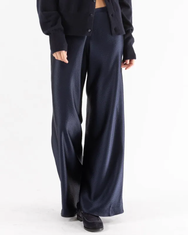 Chute Pants sold by TNT Fashion