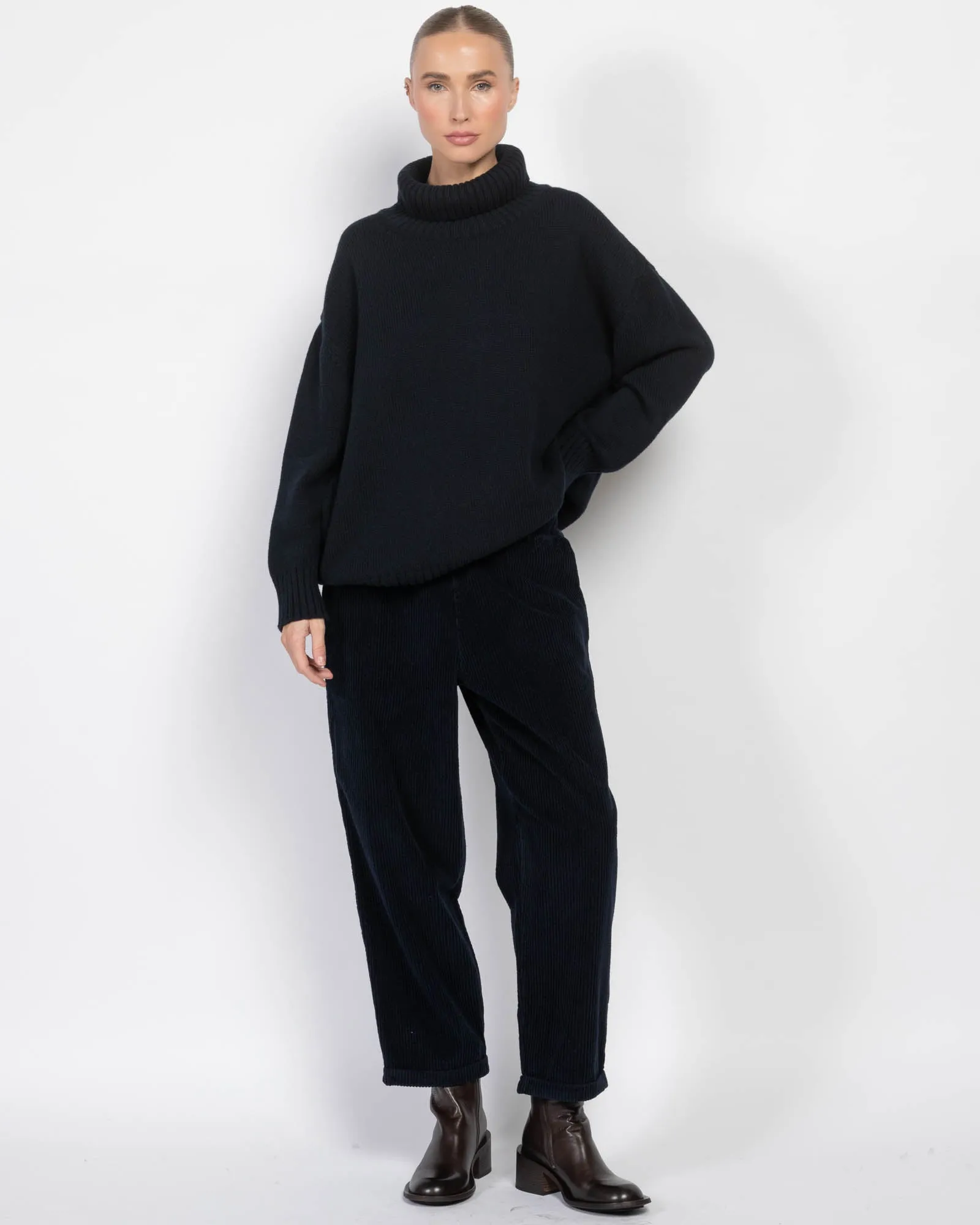 Panta Paride Pants sold by TNT Fashion product image thumbnail 2