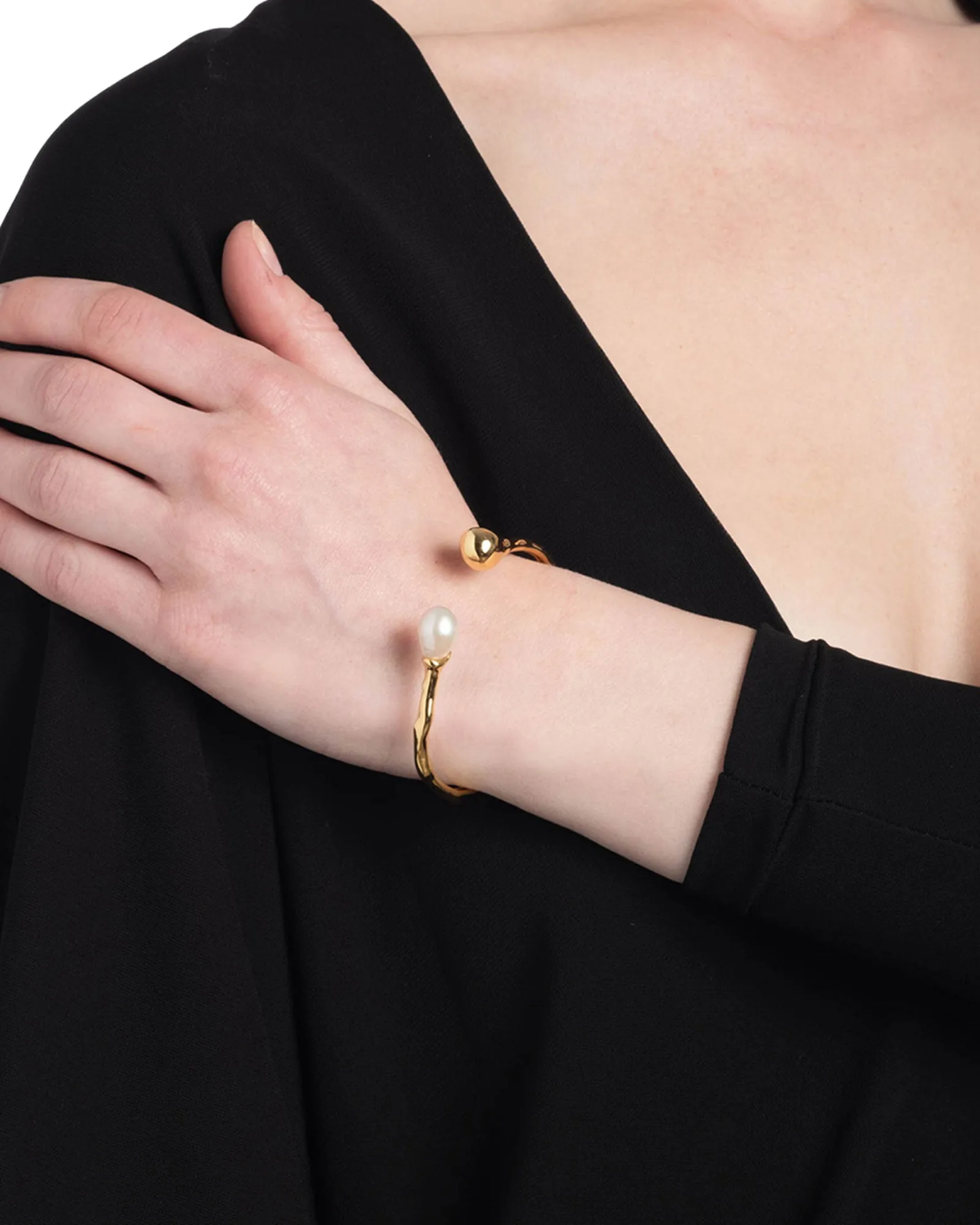 Perla Freshwater Pearl Hinge Cuff sold by Blue Ruby product image thumbnail 2