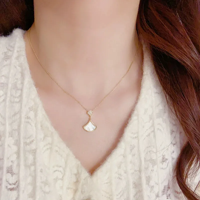 Sparkly Diamond Fan Necklace Luxurious Collarbone Chain made by ChicSew