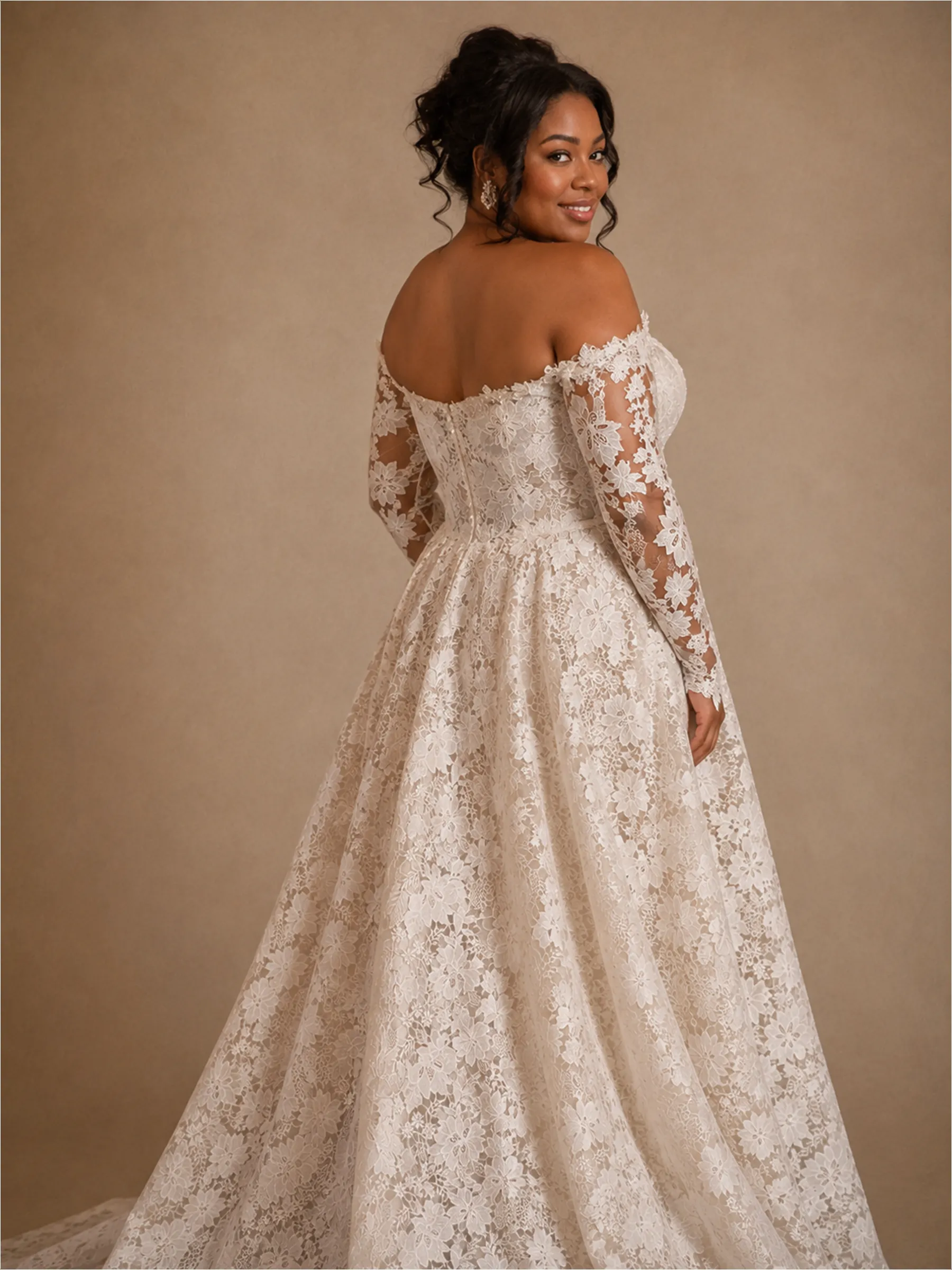 ChicSew Romantic Unique Sweetheart Long Sleeves Long A-Line Lace Wedding Dress sold by ChicSew product image thumbnail 3