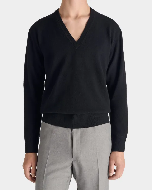 V-NECK SWEATER IN SUPERFINE LAMBSWOOL - BLACK made by Husbands Paris
