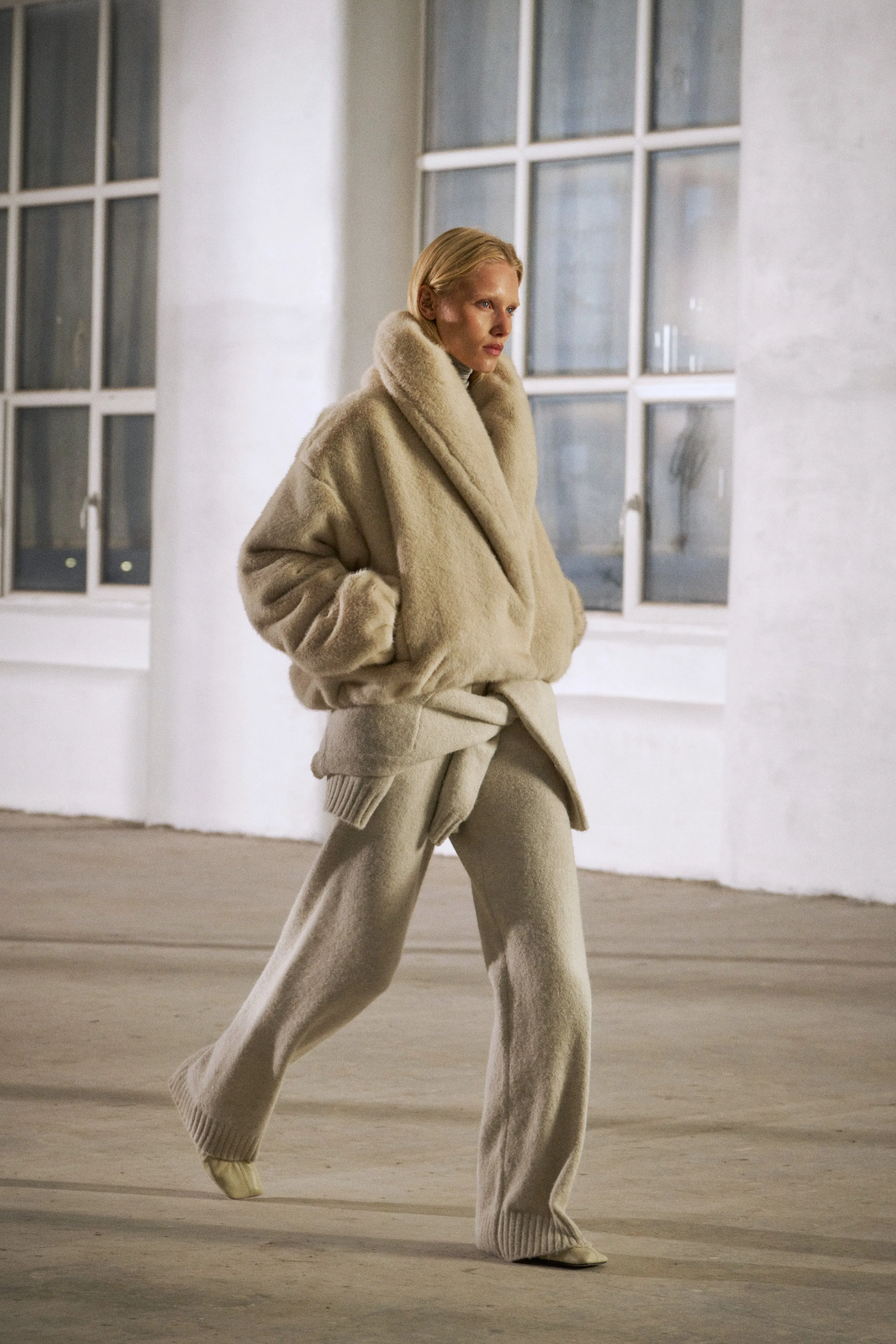 OVERSIZED COLLAR FAUX FUR PUFFER COAT - CREAM sold by The Couture Club product image thumbnail 5