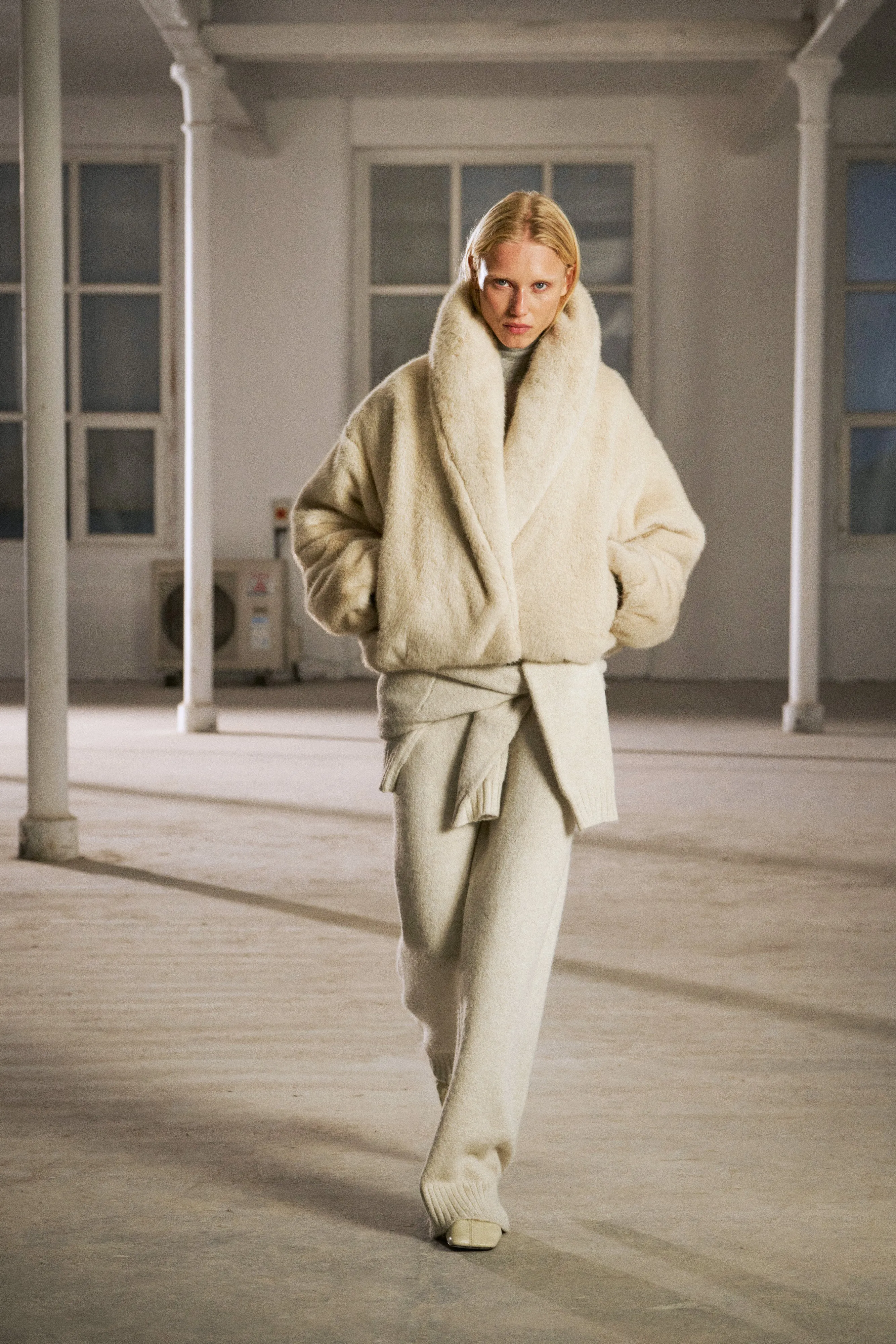 OVERSIZED COLLAR FAUX FUR PUFFER COAT - CREAM sold by The Couture Club product image thumbnail 3