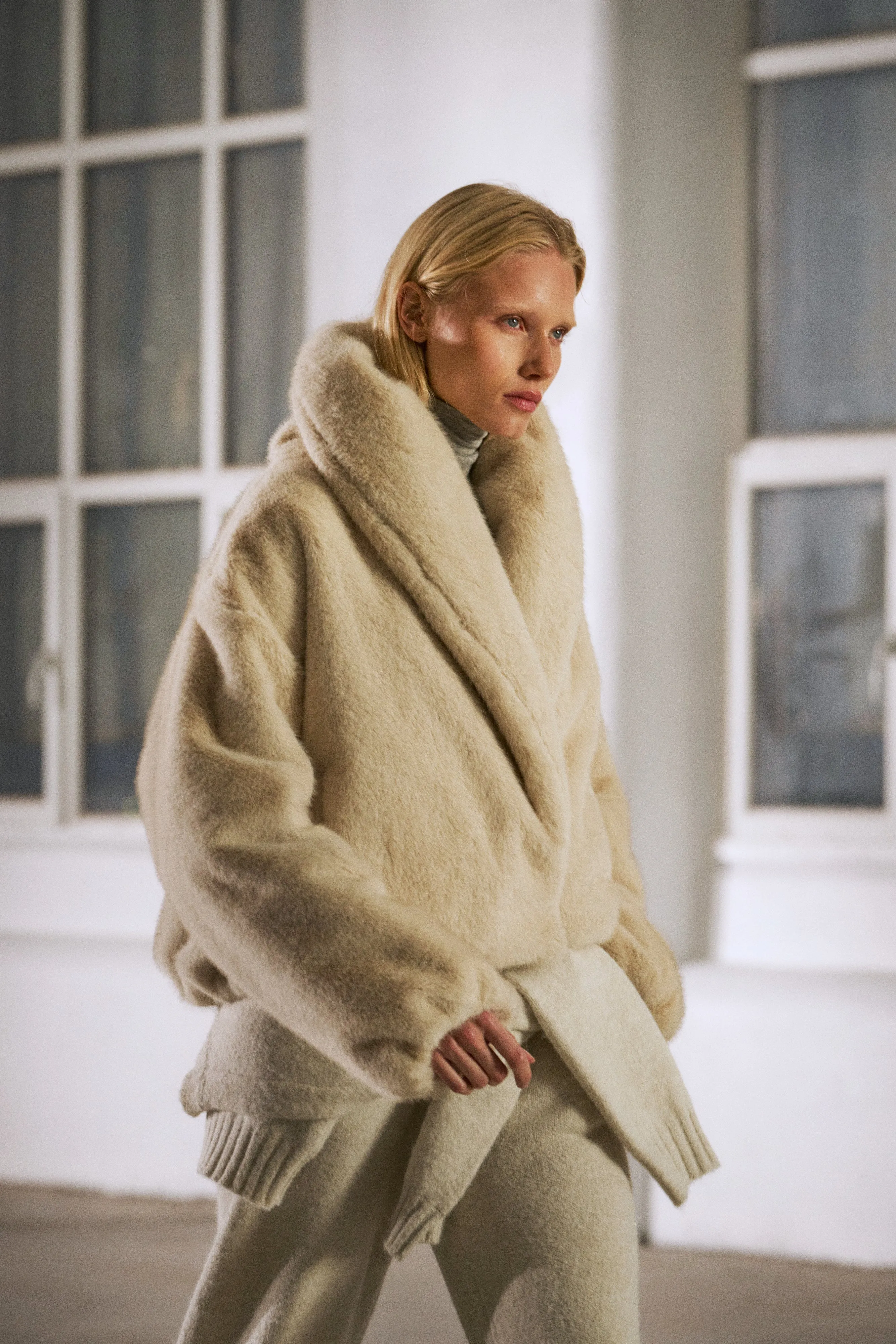 OVERSIZED COLLAR FAUX FUR PUFFER COAT - CREAM sold by The Couture Club product image thumbnail 4