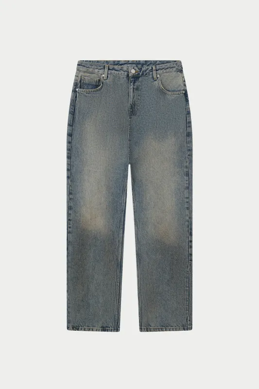 VINTAGE WASHED EMBLEM STRAIGHT LEG JEANS - BLUE WASH sold by The Couture Club