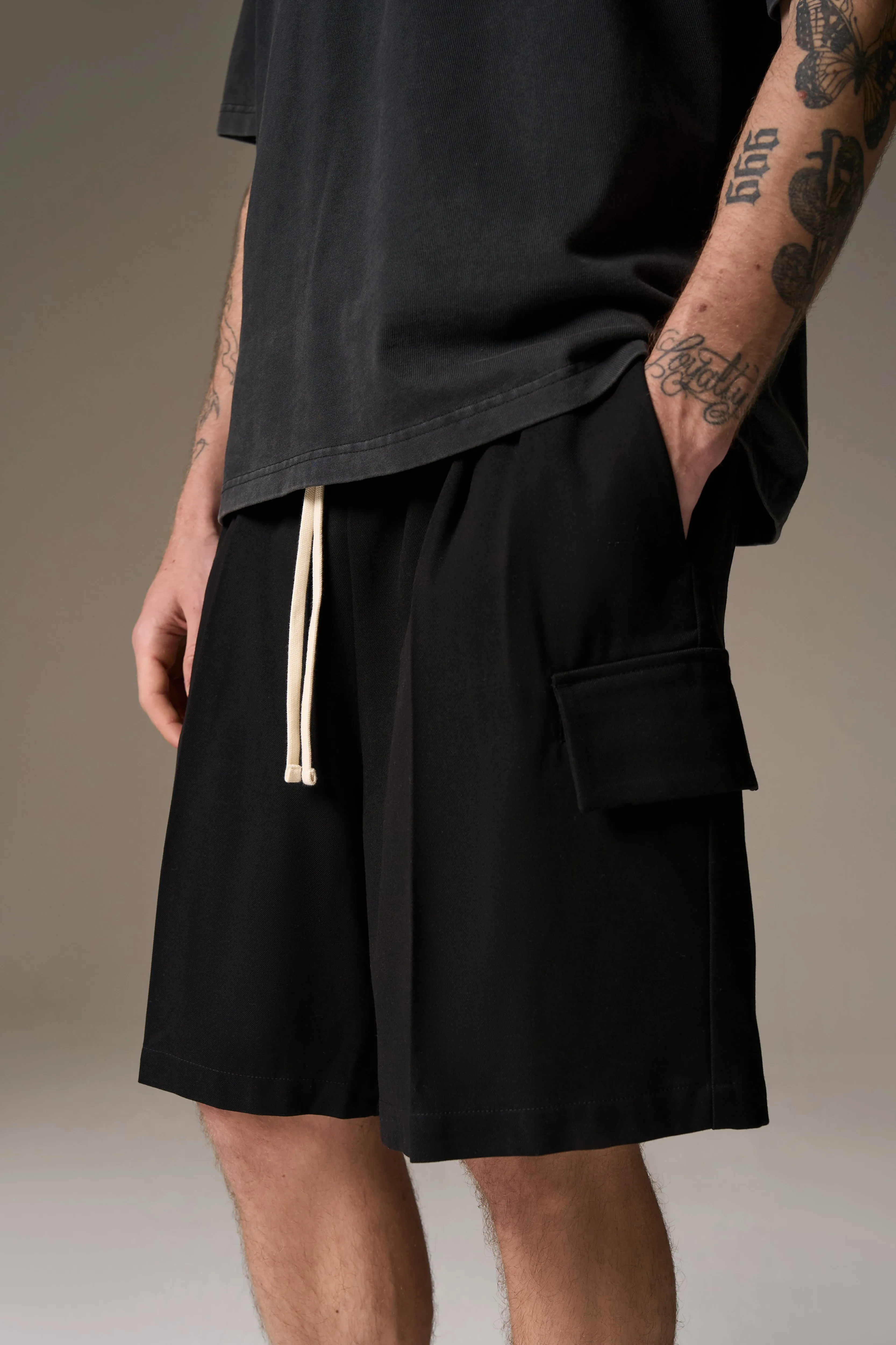 WIDE LEG SIDE POCKET SHORTS - BLACK sold by The Couture Club product image thumbnail 5