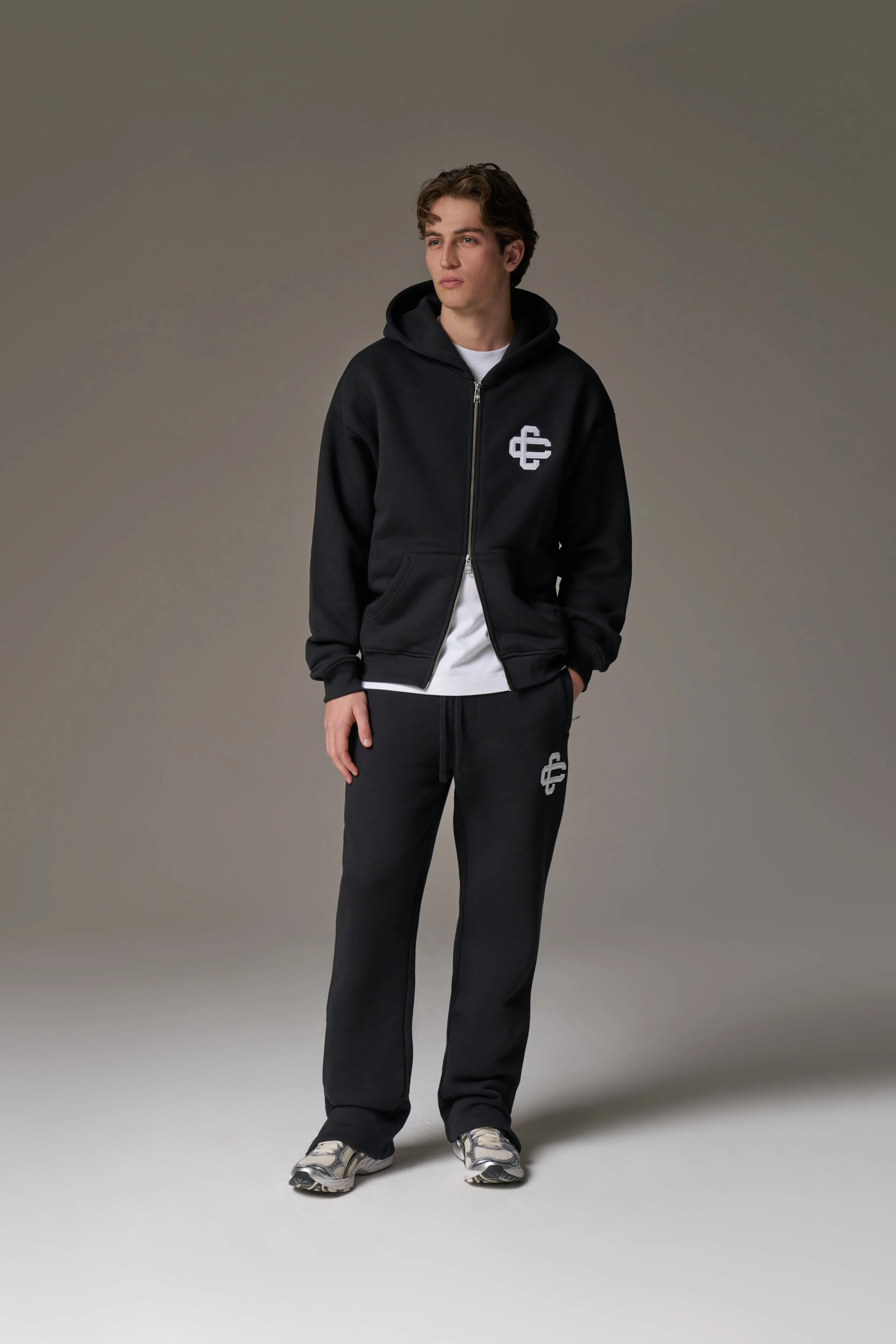 HEAVYWEIGHT EMBLEM APPLIQUE ZIP THROUGH HOODIE - BLACK sold by The Couture Club product image thumbnail 3