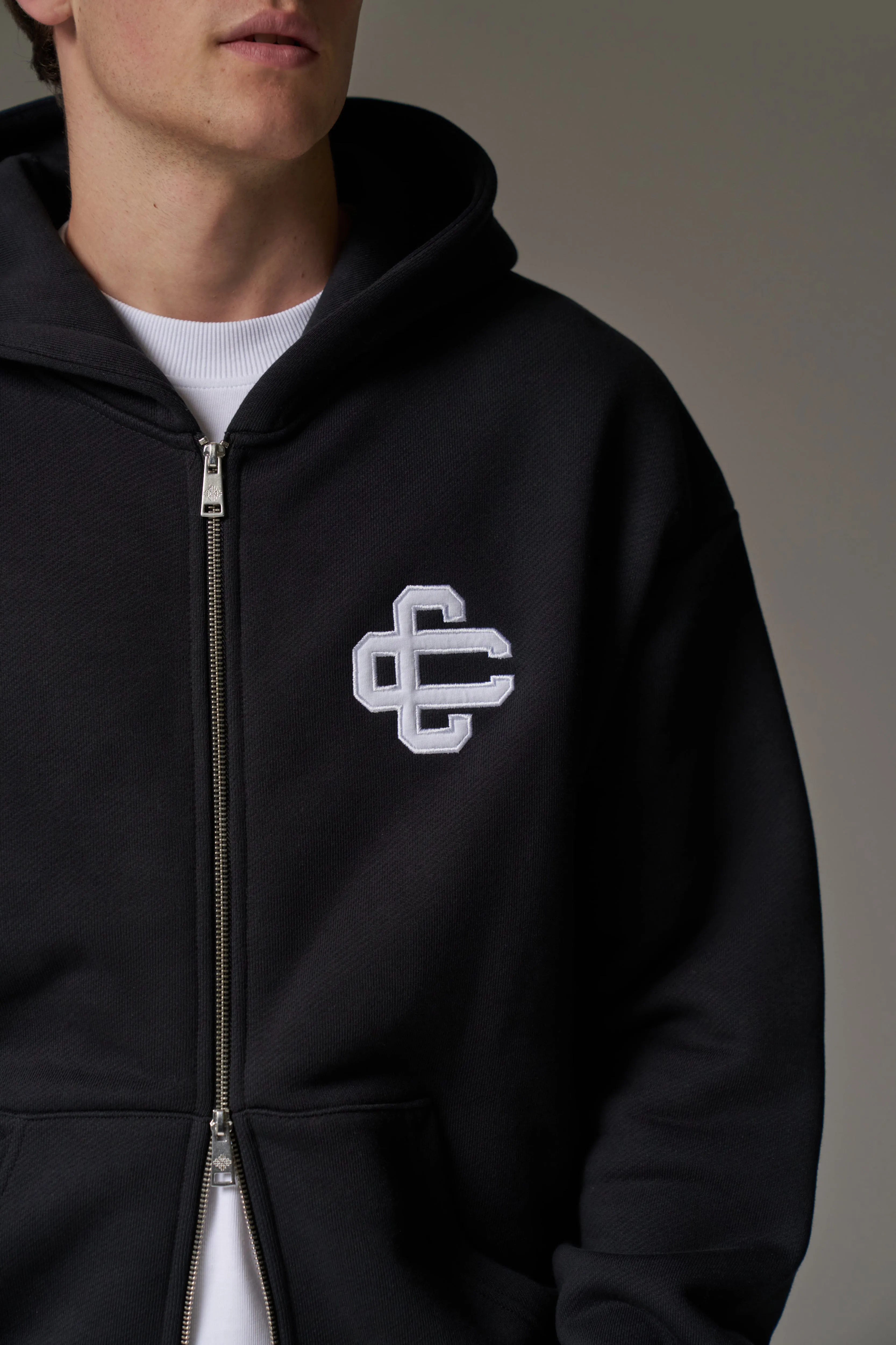 HEAVYWEIGHT EMBLEM APPLIQUE ZIP THROUGH HOODIE - BLACK sold by The Couture Club product image thumbnail 4