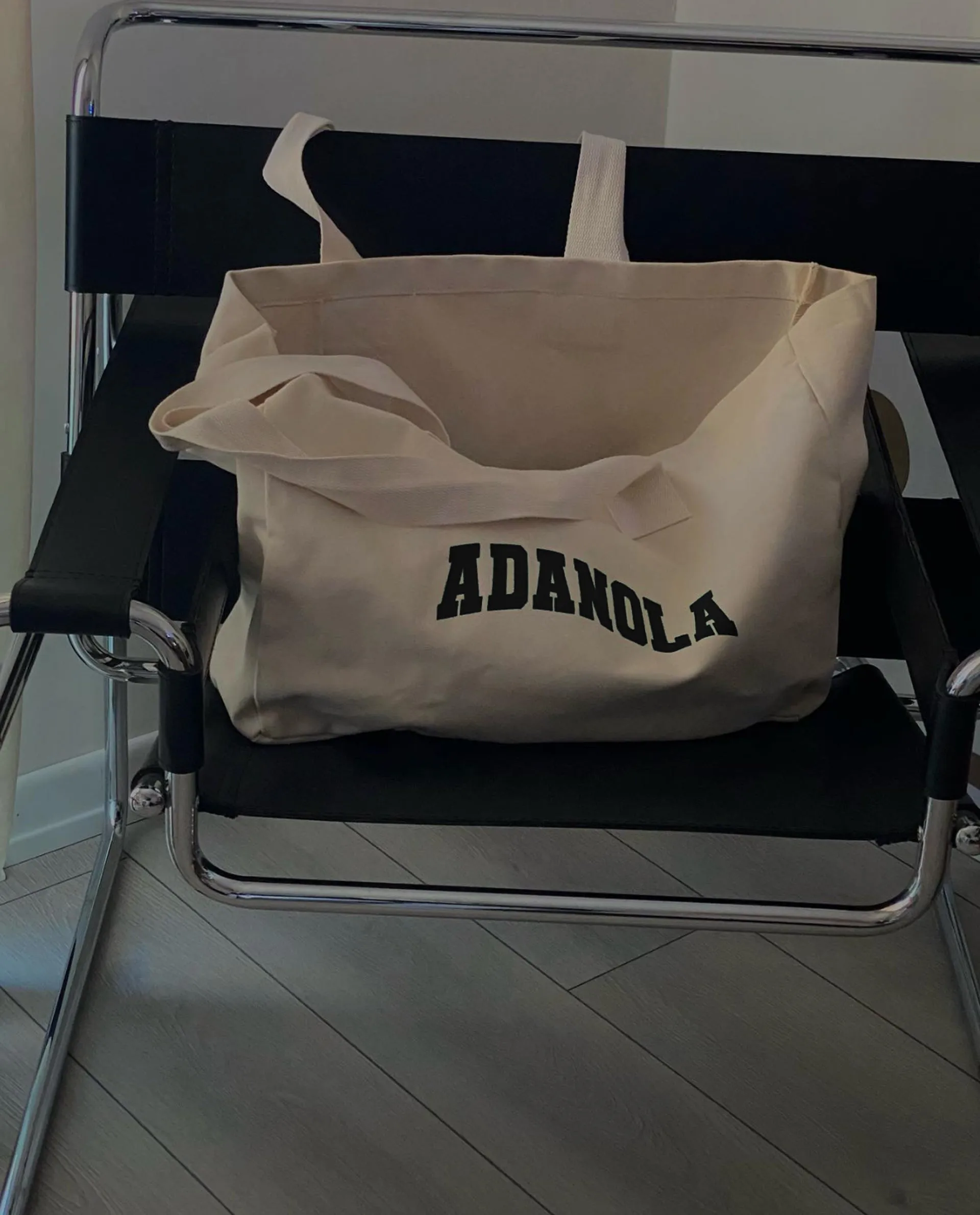 国内発送【ADANOLA】Varsity Tote Bag Adanola' Varsity Cream & Black Canvas Tote Bag | Adanola