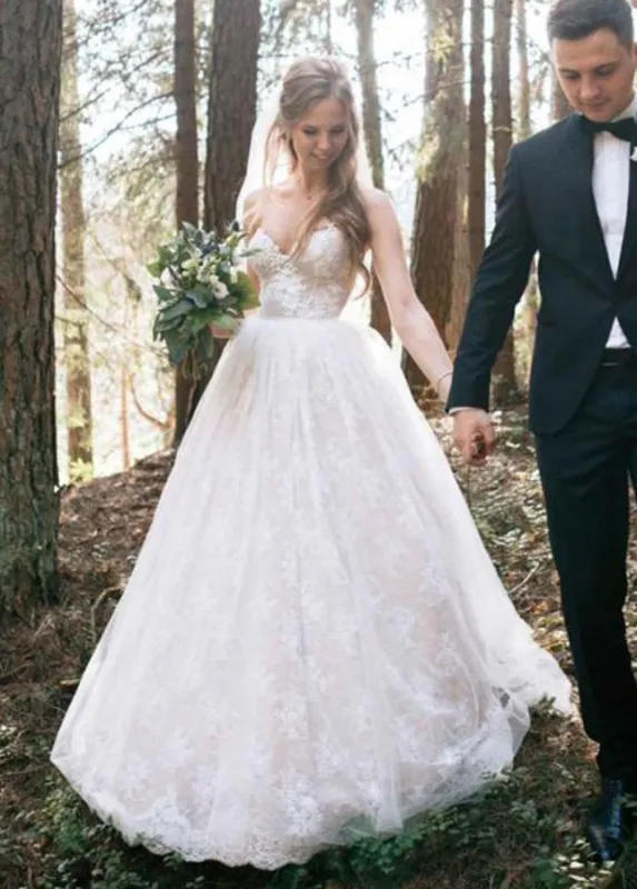 Sweetheart A Line Sleeveless Lace Appliques Tulle Country Bridal Gowns sold by KissProm