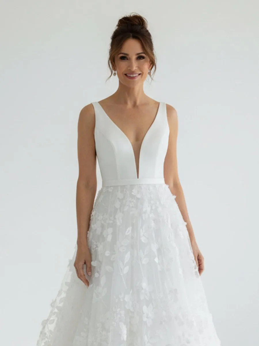 A Line White Tulle Lace Sleeveless Flowers Wedding Dresses sold by KissProm product image thumbnail 5