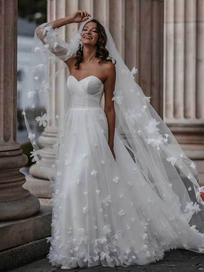Romantic A-line Sweetheart Sleeveless White Tulle Modest Floral Wedding Dress sold by KissProm product image thumbnail 2