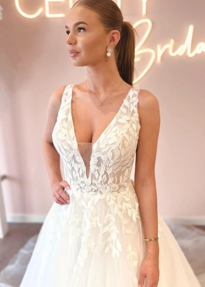 Elegant A Line V Neck Tulle Wedding Dresses with Appliques sold by KissProm product image thumbnail 4