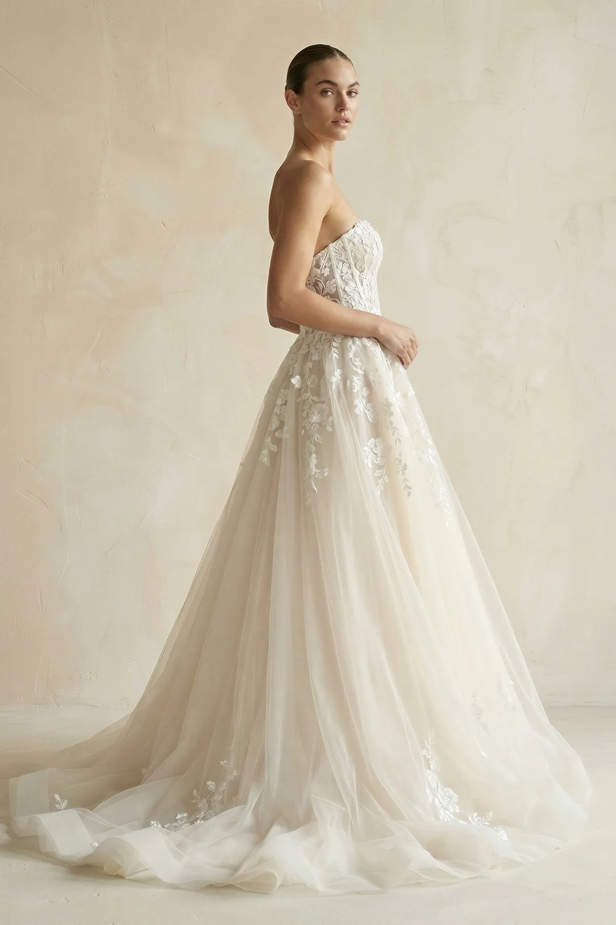 A Line Tulle Sweetheart Wedding Dress With Appliques sold by KissProm product image thumbnail 3