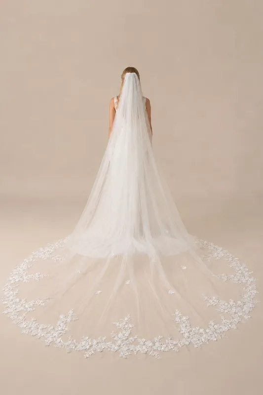 Vintage Floral Lace Bridal Wedding Veil With Comb in White made by KissProm