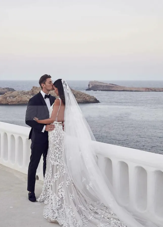 V-Neck Backless Floral Lace Appliques Wedding Dresses with Mermaid Train sold by KissProm product image thumbnail 4