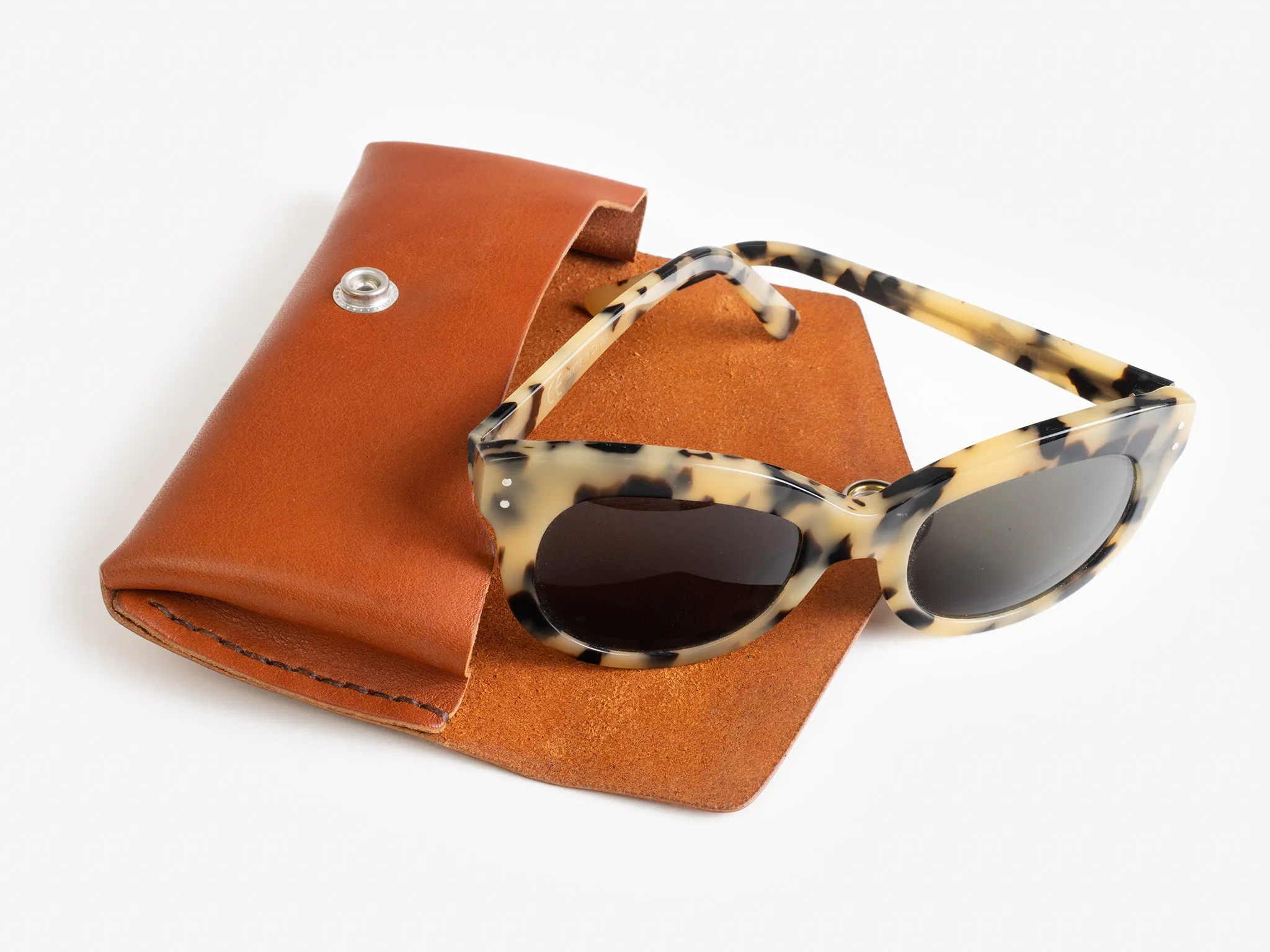 No. 604 Glasses Case, Tan sold by Billykirk product image thumbnail 2