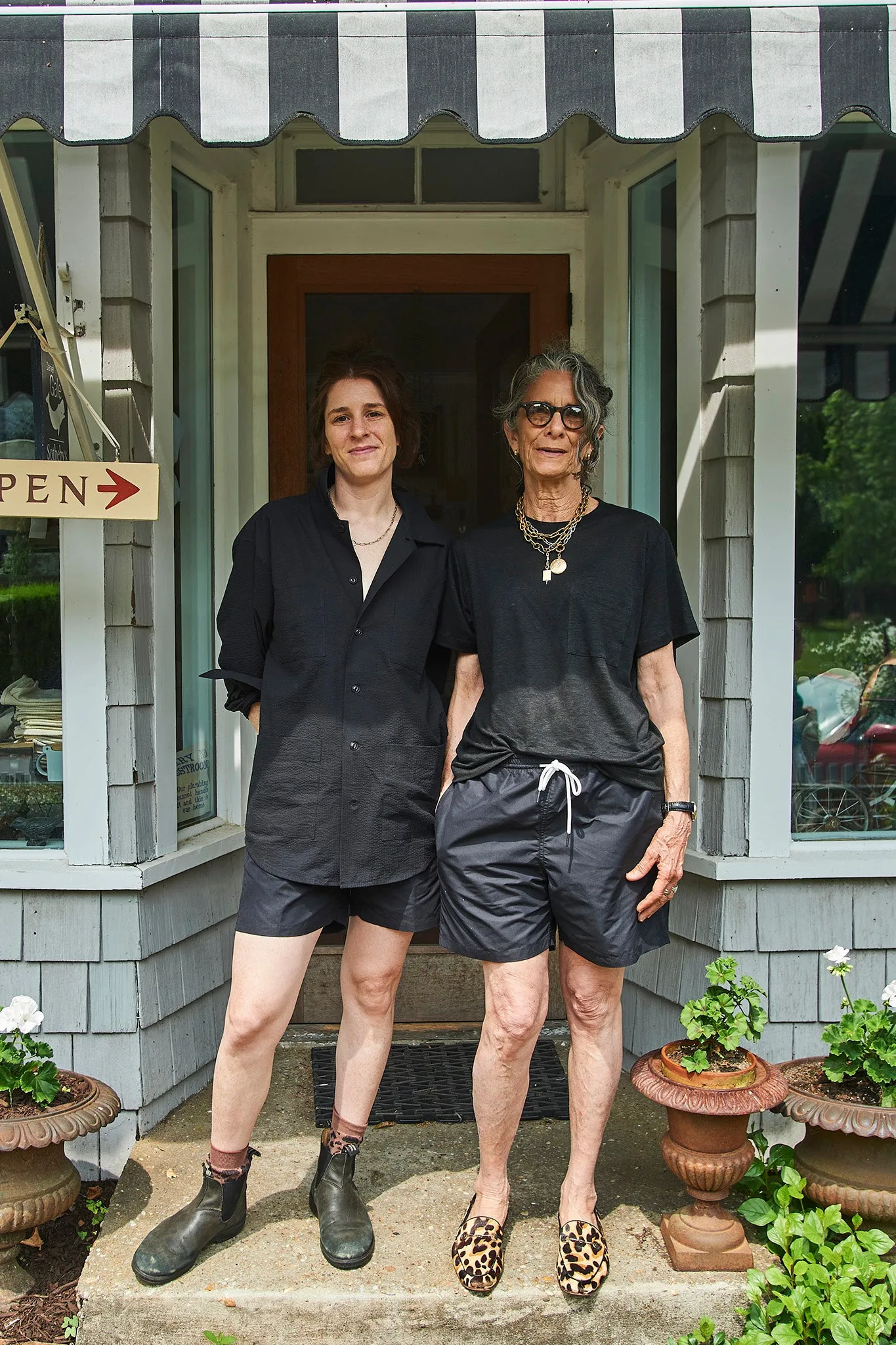 Longsleeve Noguchi Shirt in Black Cotton Seersucker sold by Blluemade product image thumbnail 4