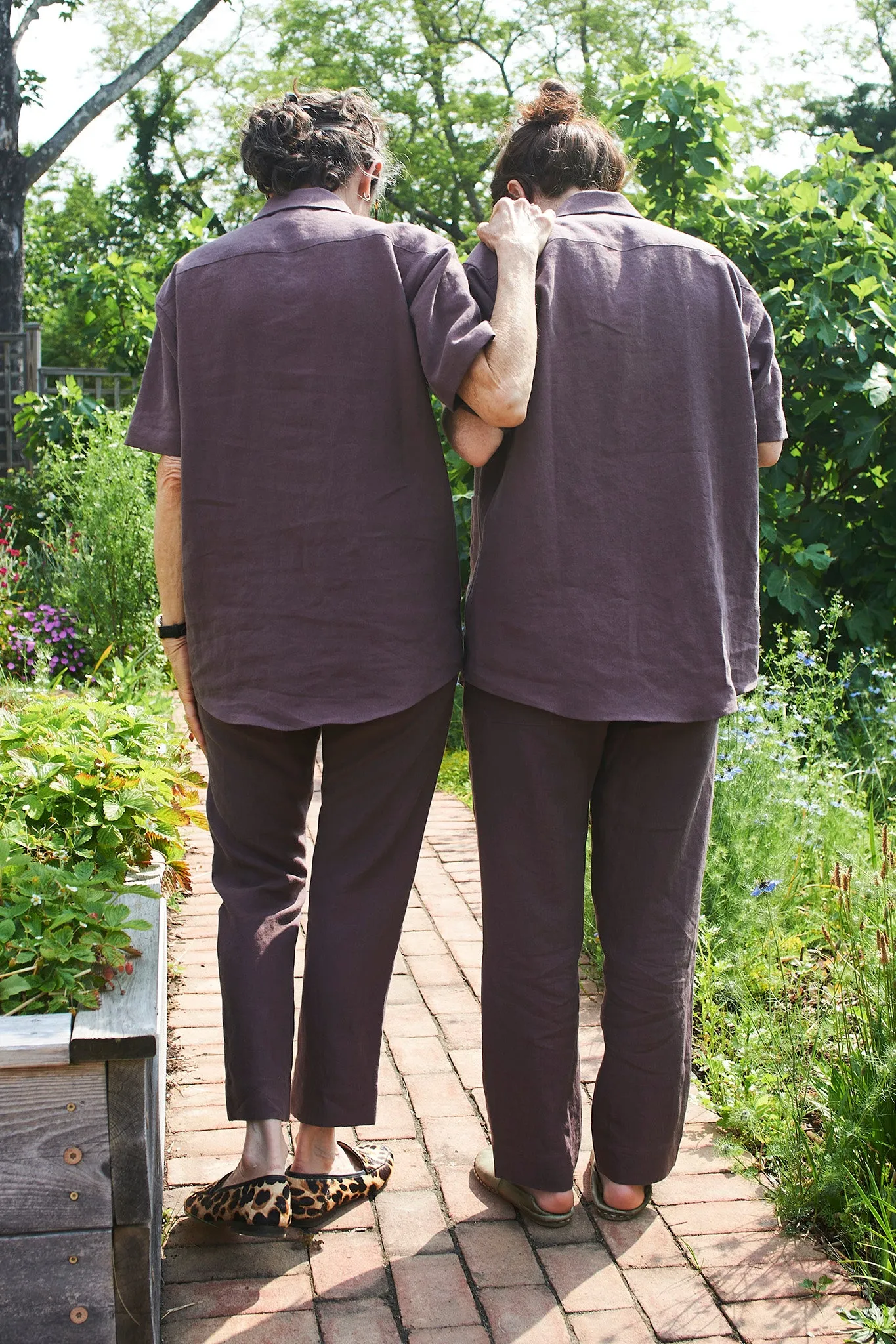 Noguchi Shirt in Aubergine Linen sold by Blluemade product image thumbnail 4