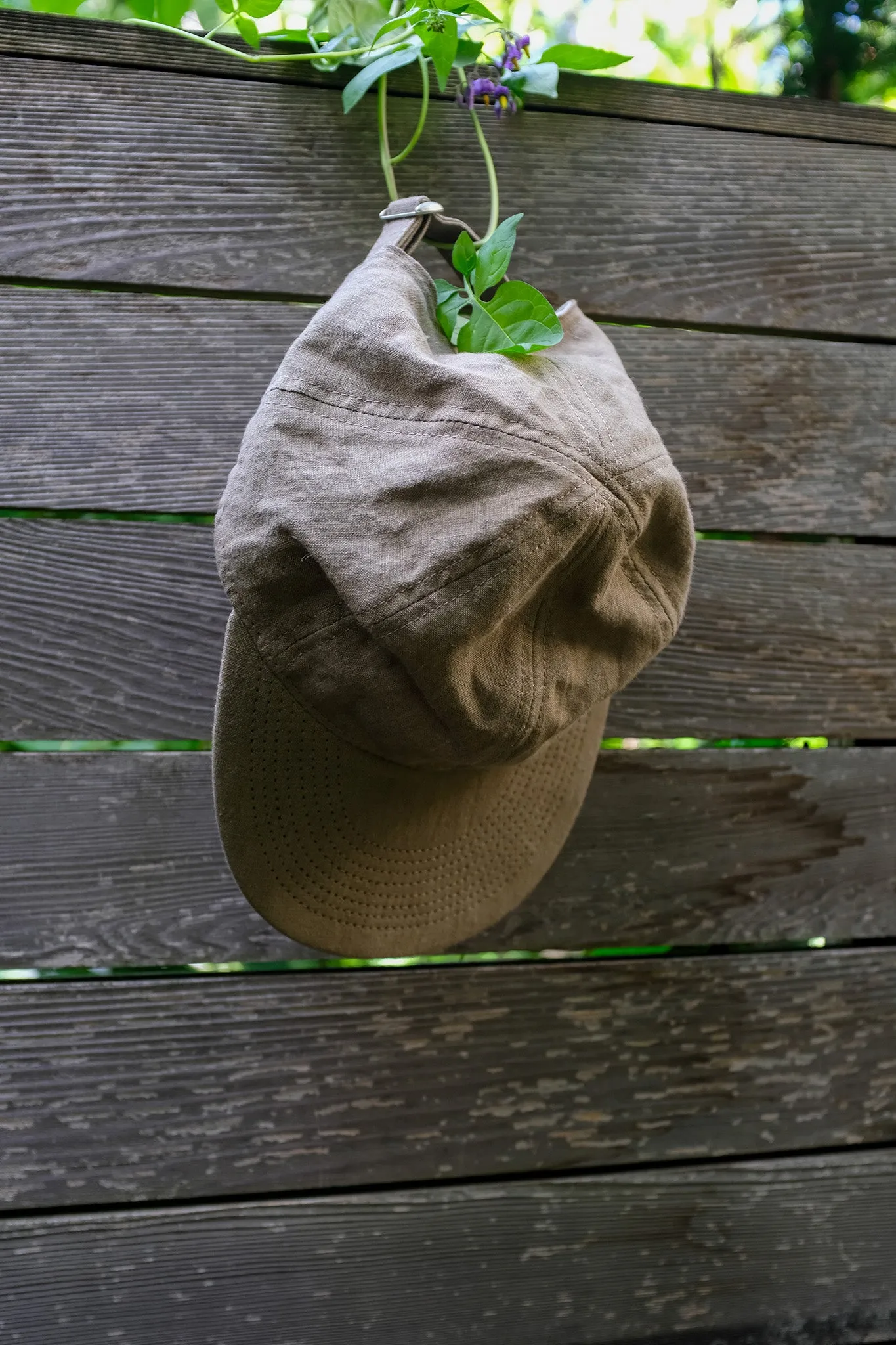 Cap in Beige Moyen Linen sold by Blluemade