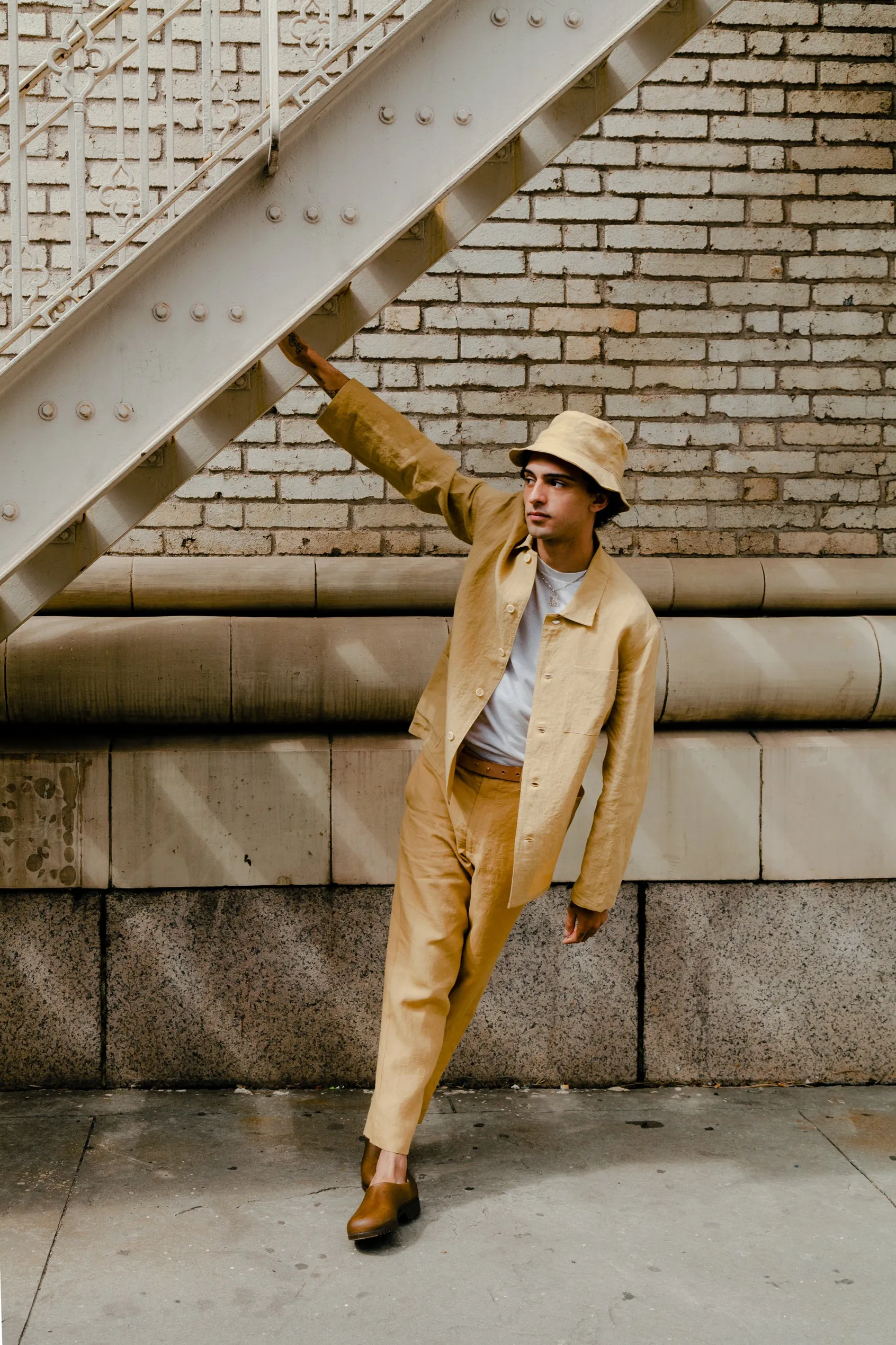 Chore coat in antelope khaki linen sold by Blluemade product image thumbnail 4
