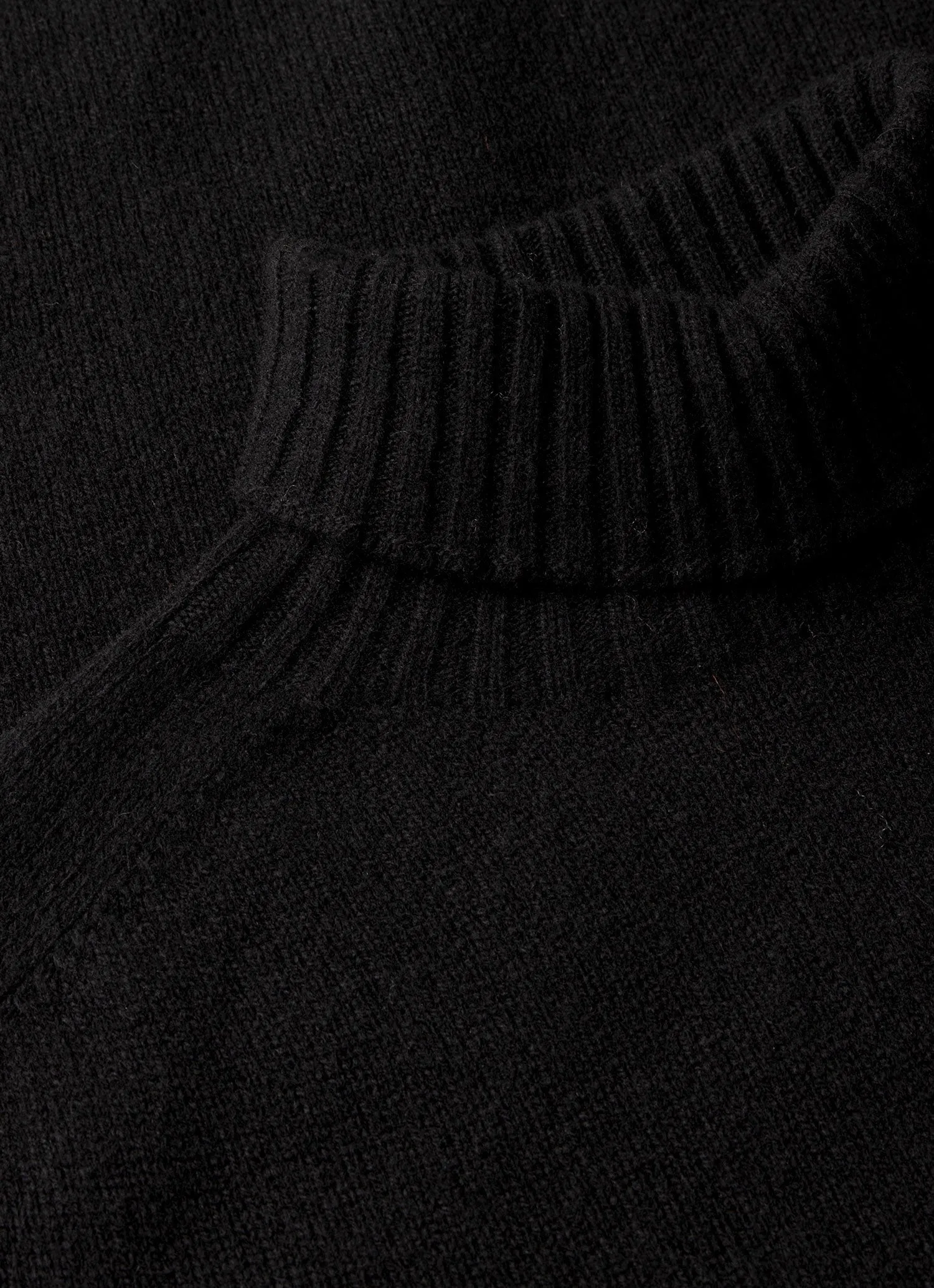 【Sunspel】Lambswool Roll Neck Sweater 高領非洲水洗羔羊毛衣黑色 sold by Blue Beach Denim product image thumbnail 4