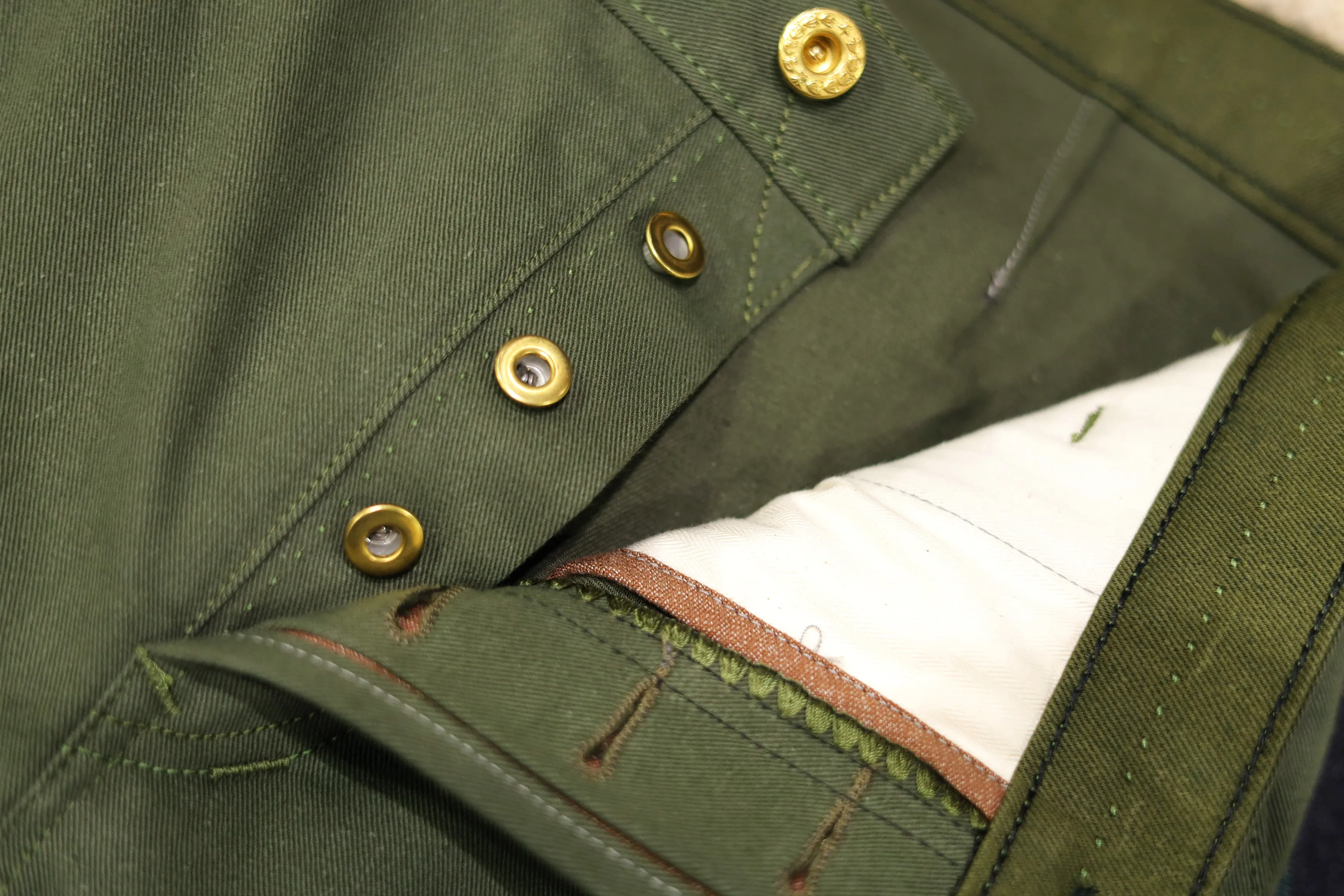 【Ruttloff】C2-Green Selvedge Denim Chino 12oz 藍灘獨家訂製雙染綠丹寧赤耳錐形休閒褲 sold by Blue Beach Denim product image thumbnail 2