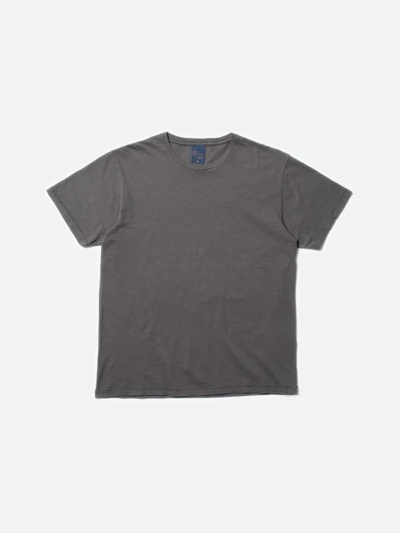 【Nudie Jeans】Roffe T-Shirt Mud 泥灰色天竺棉Tee sold by Blue Beach Denim