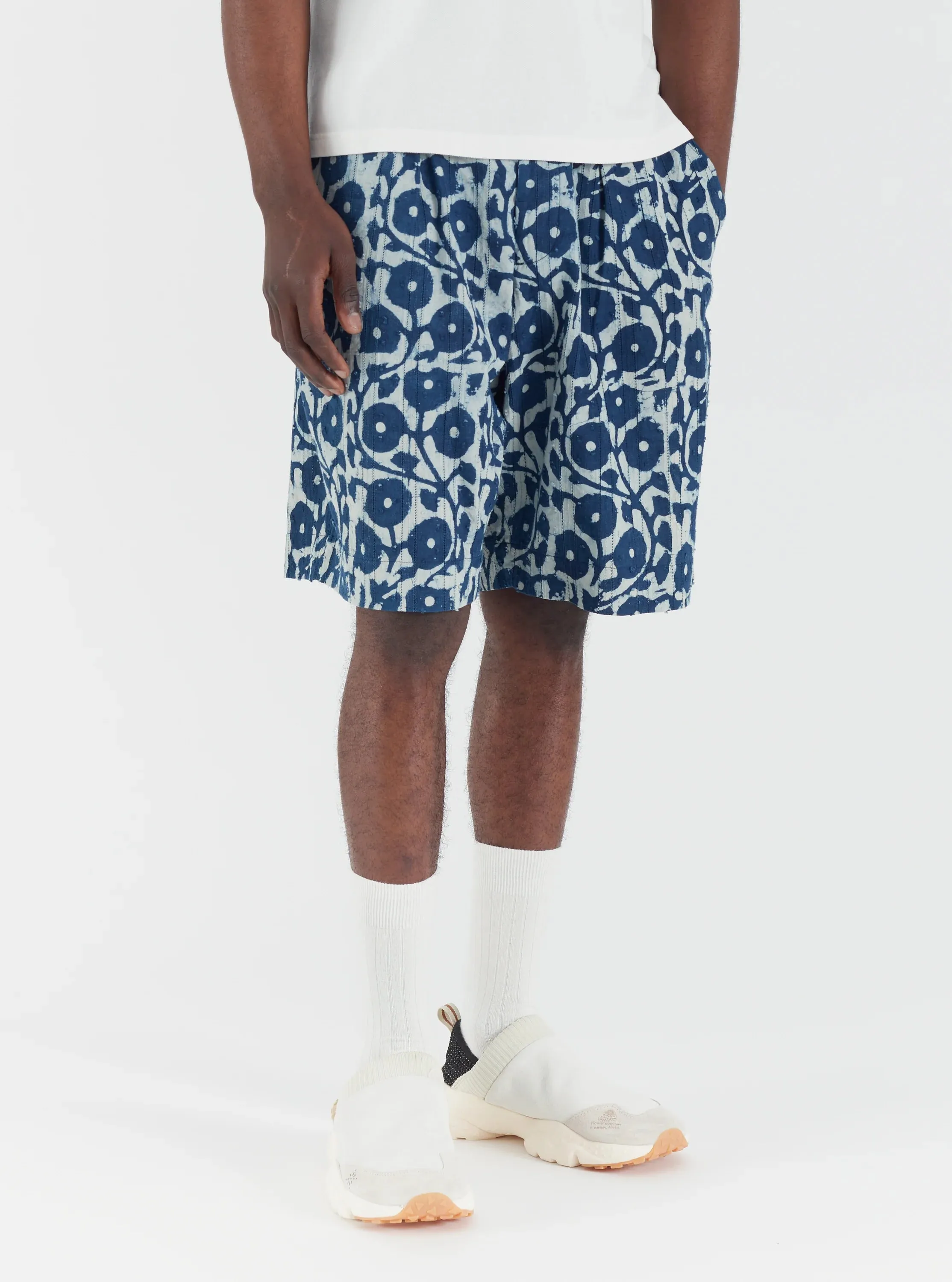 【Universal Works】Pleated Track Short In Indigo Hand Print Cotton / 印度手印藍染 立體緹花布 寬鬆短褲 sold by Blue Beach Denim product image thumbnail 4