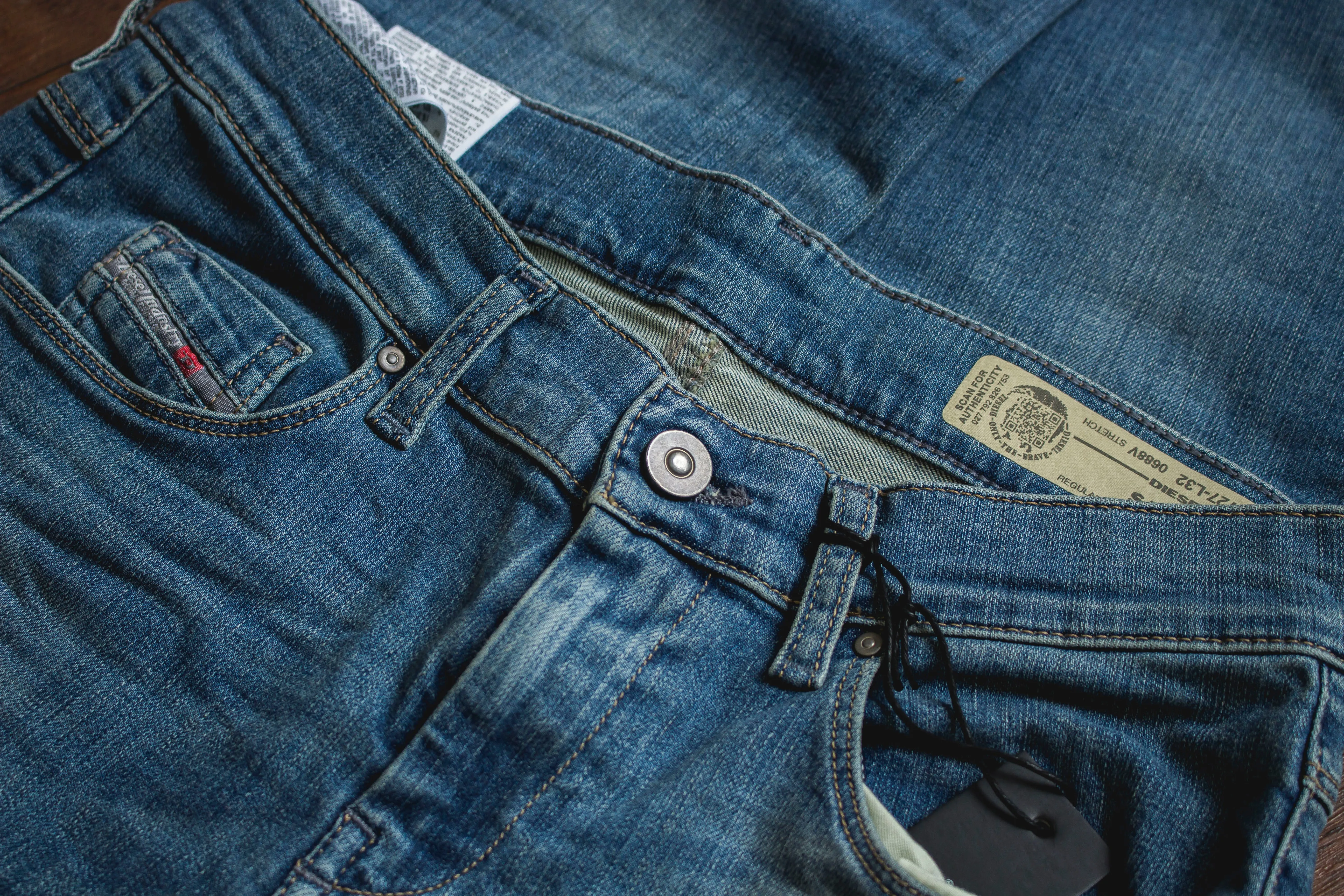 【DIESEL】SANDY-0688V L32 / 女版 淺藍 微喇叭 小直筒 sold by Blue Beach Denim product image thumbnail 3