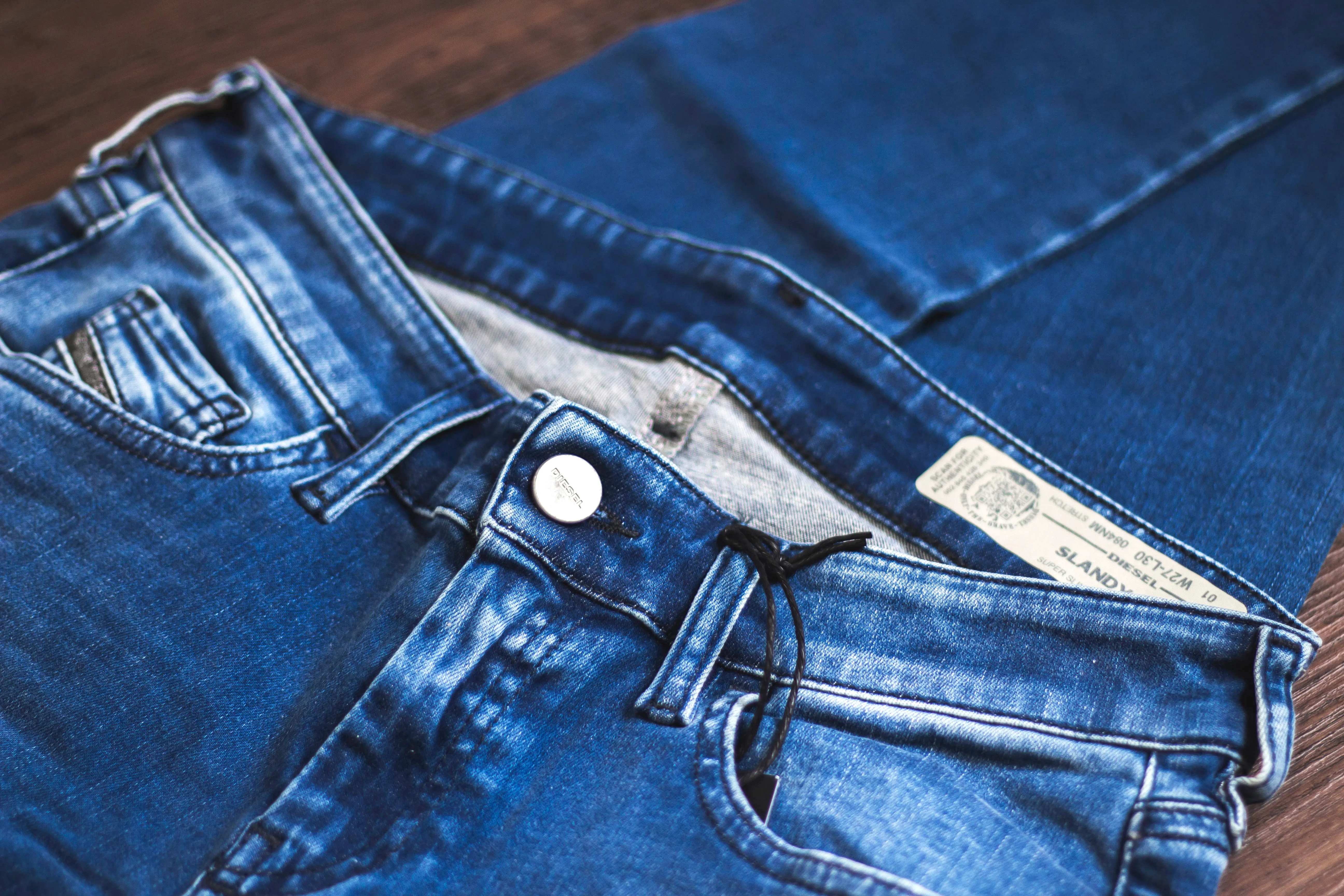 【DIESEL】SLANDY-LOW 084MN / 經典中藍 低腰 超彈性 貼身窄版 sold by Blue Beach Denim product image thumbnail 3