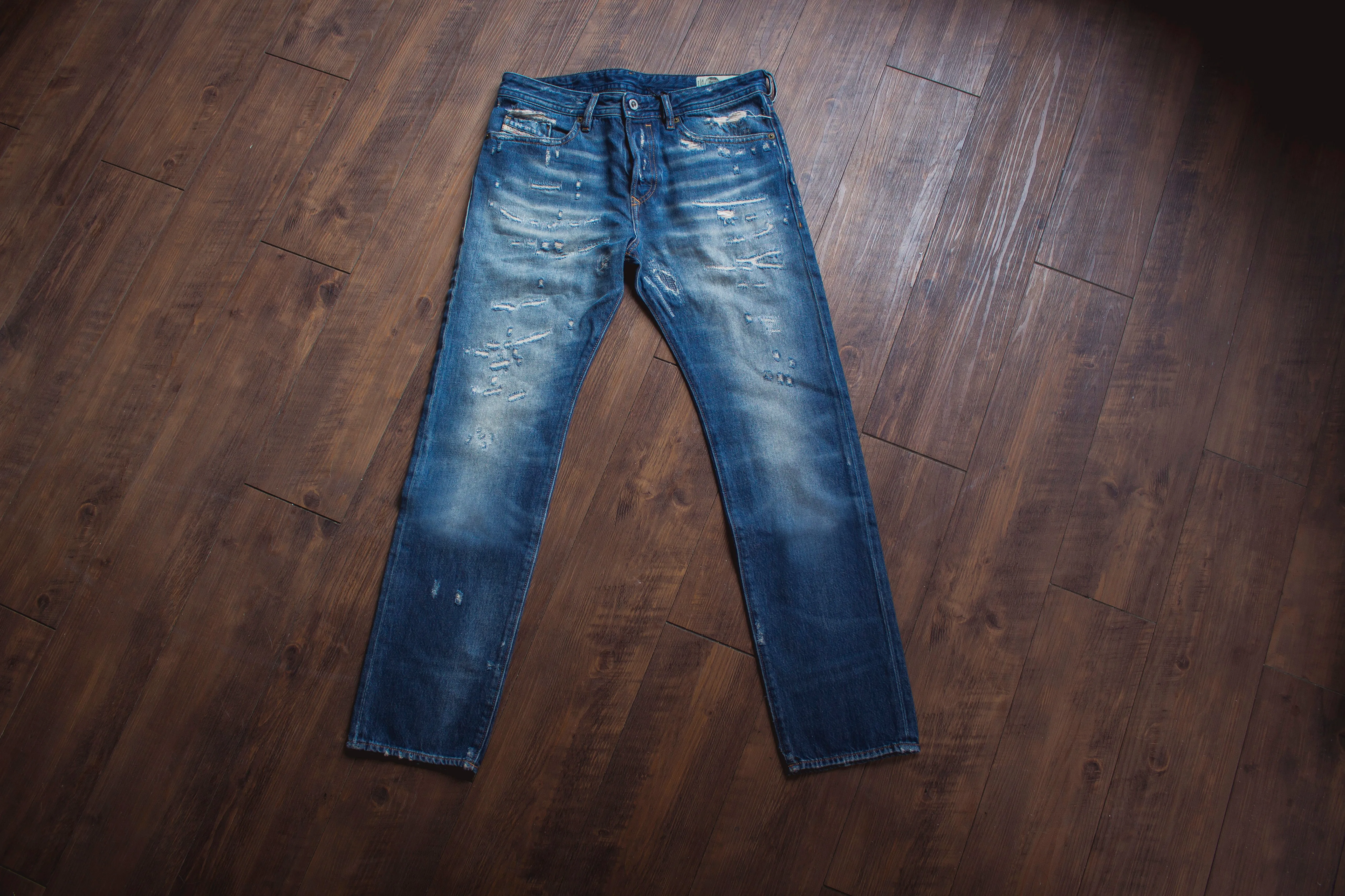 【DIESEL】BUSTER 088AQ / 中淺藍 彈孔 破壞 純棉 中小直筒 sold by Blue Beach Denim