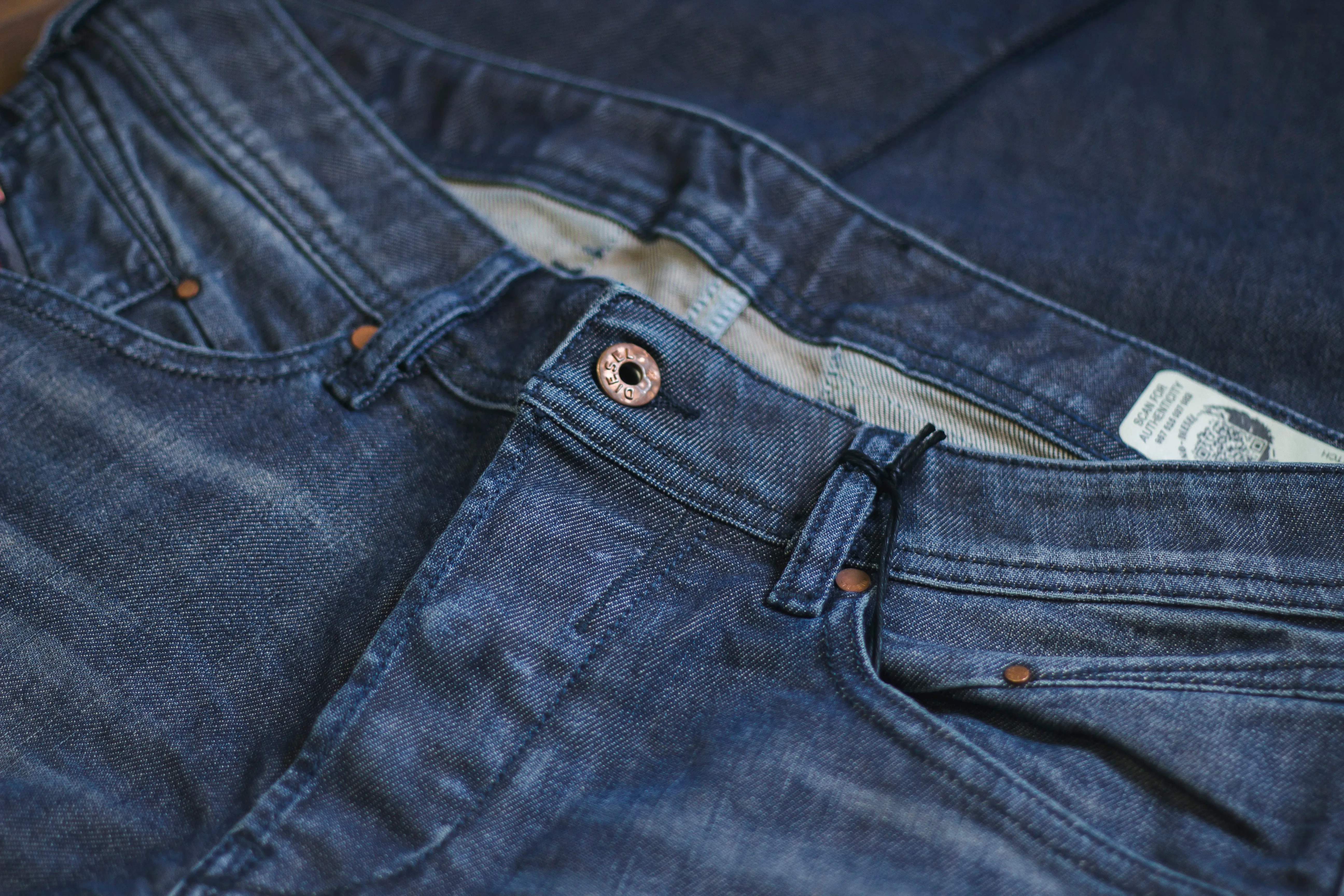 【DIESEL】BELTHER-084ZU / 鐵鏽 菸藍仿舊 立體刷色 中小直筒 sold by Blue Beach Denim product image thumbnail 3