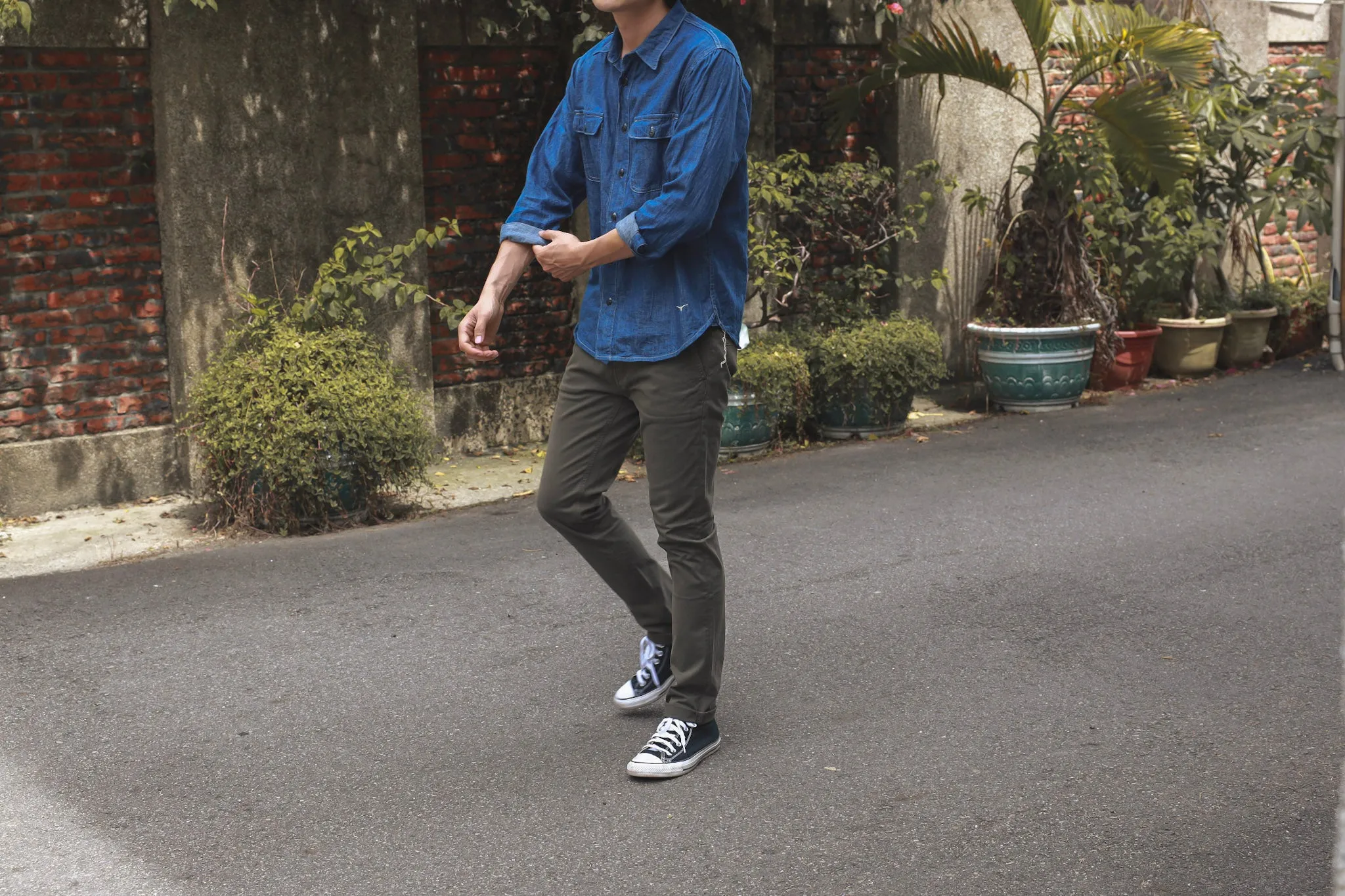 【Nudie Jeans】Slim Adam Bunker 義大利彈性修身小直筒卡其褲經典橄欖綠 sold by Blue Beach Denim product image thumbnail 3