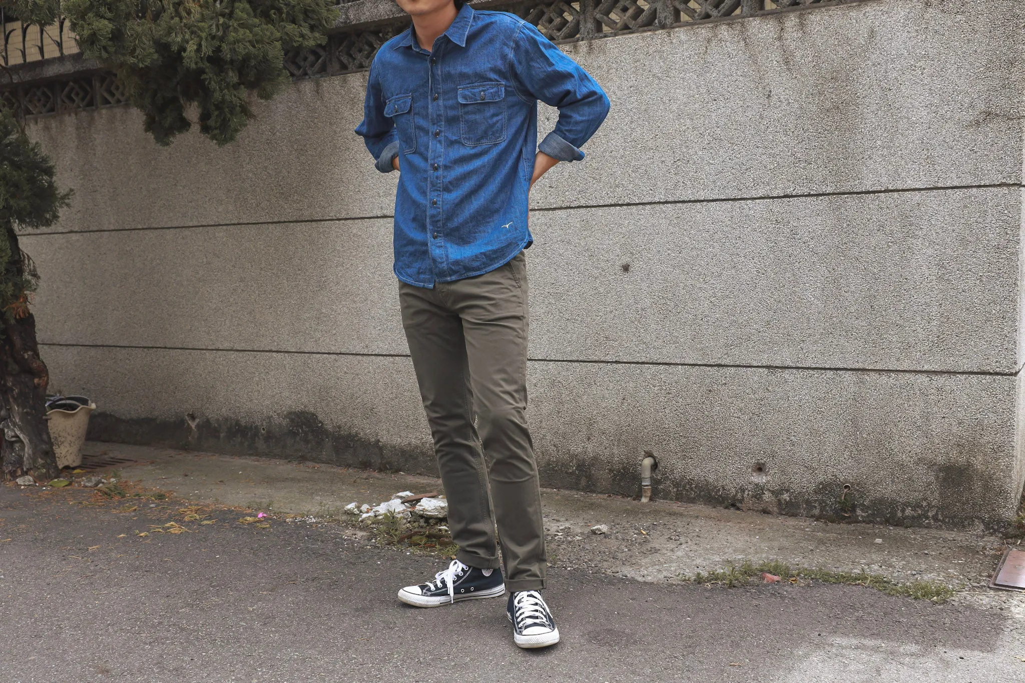 【Nudie Jeans】Slim Adam Bunker 義大利彈性修身小直筒卡其褲經典橄欖綠 sold by Blue Beach Denim product image thumbnail 2