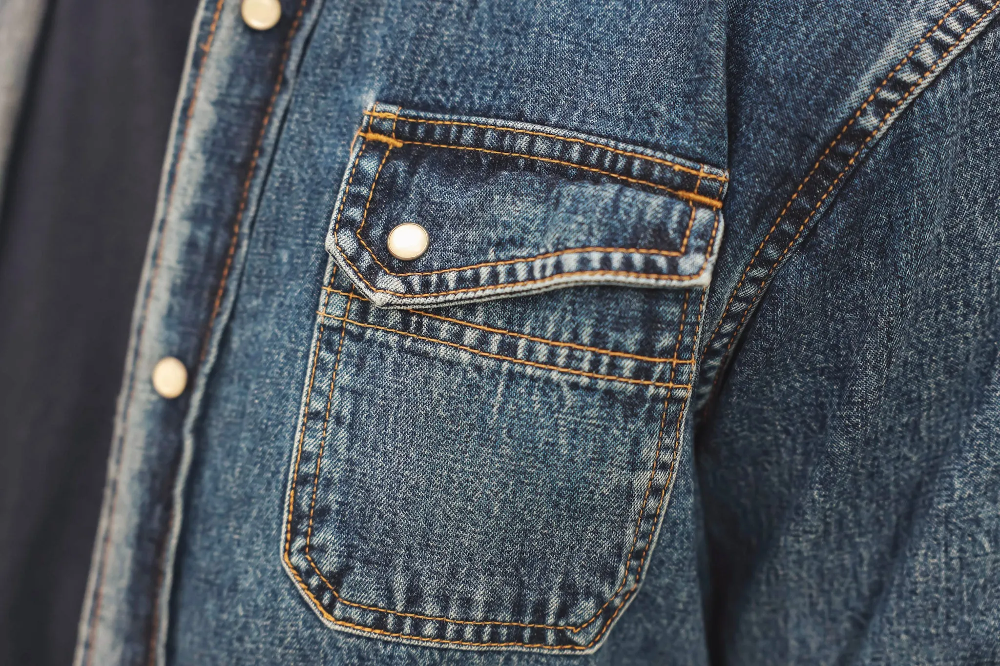 【3sixteen】Crosscut Western Stonewashed Denim 10oz / 美製復古石洗 赤耳西部襯衫 sold by Blue Beach Denim product image thumbnail 4