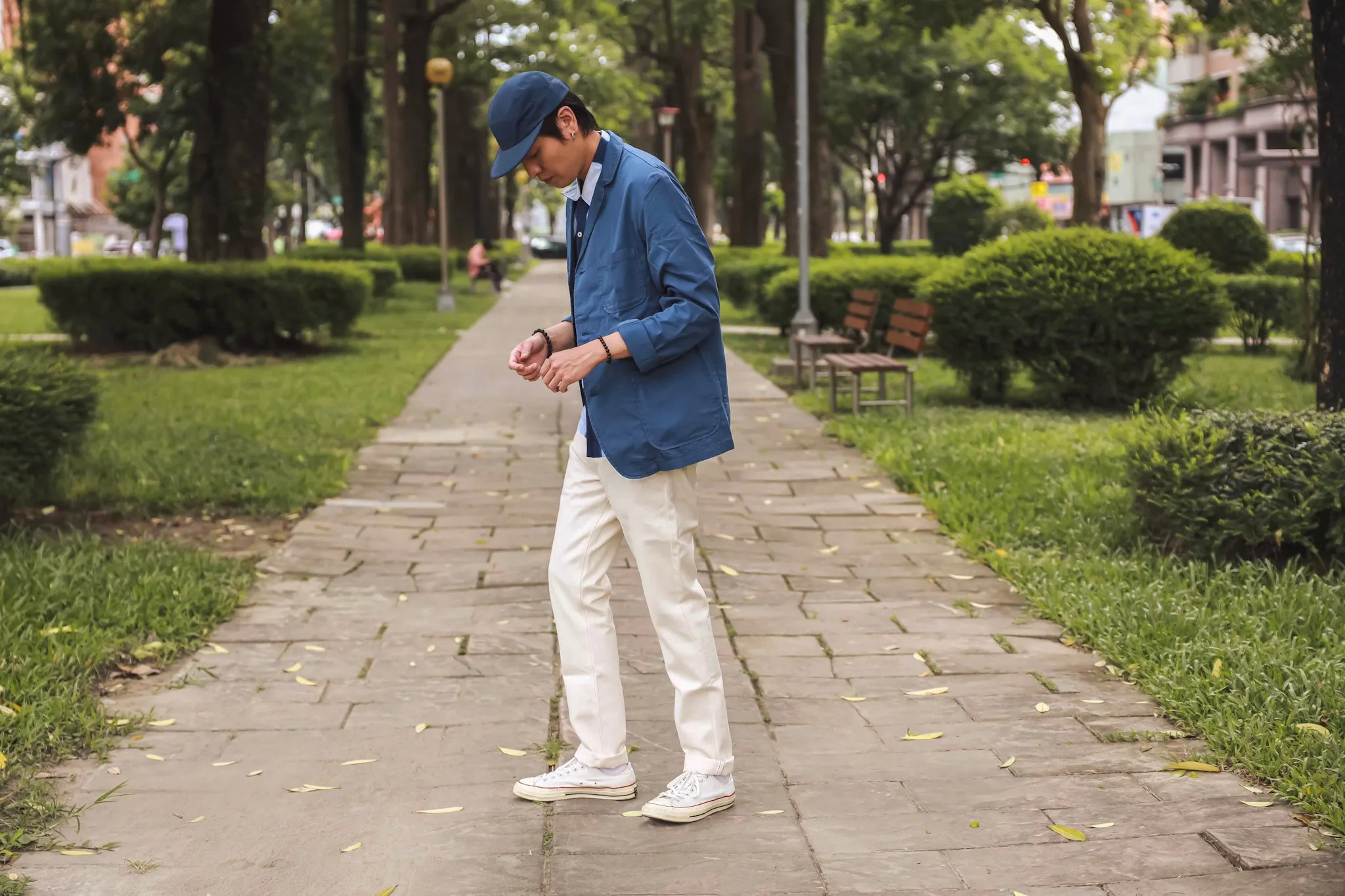 【Universal Works】Three Button Jacket In Indigo Summer Fine Canvas/三鈕扣藍染帆布薄外套 sold by Blue Beach Denim product image thumbnail 4