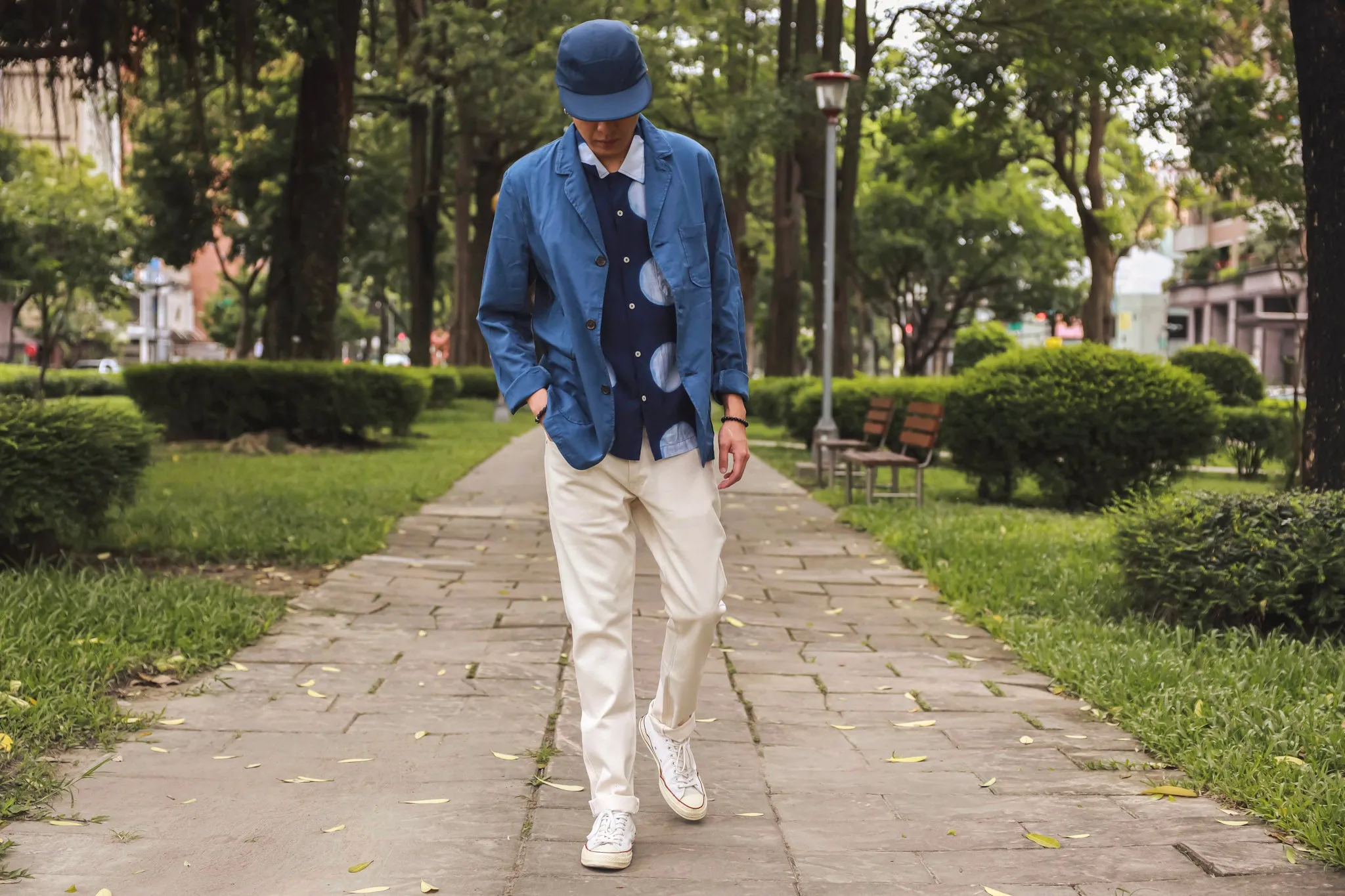 【Universal Works】Three Button Jacket In Indigo Summer Fine Canvas/三鈕扣藍染帆布薄外套 sold by Blue Beach Denim product image thumbnail 2