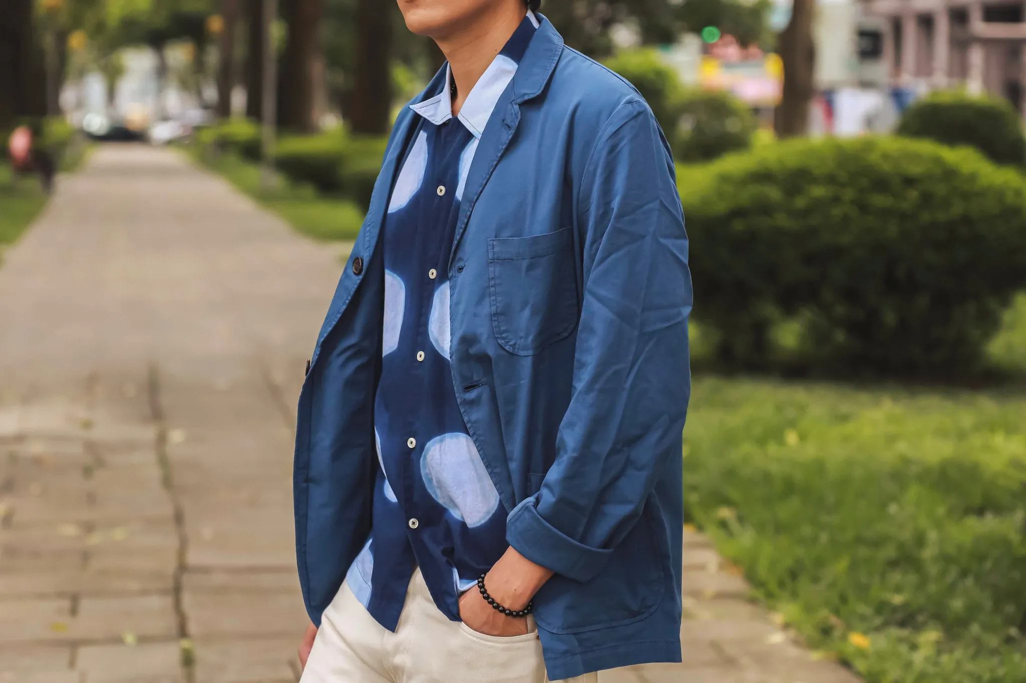 【Universal Works】Three Button Jacket In Indigo Summer Fine Canvas/三鈕扣藍染帆布薄外套 sold by Blue Beach Denim product image thumbnail 3