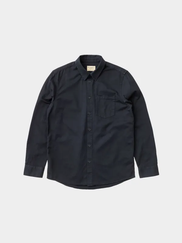 【Nudie Jeans】顏料染經典長袖襯衫深藍 Chet Pigment Dye Shirt Navy sold by Blue Beach Denim