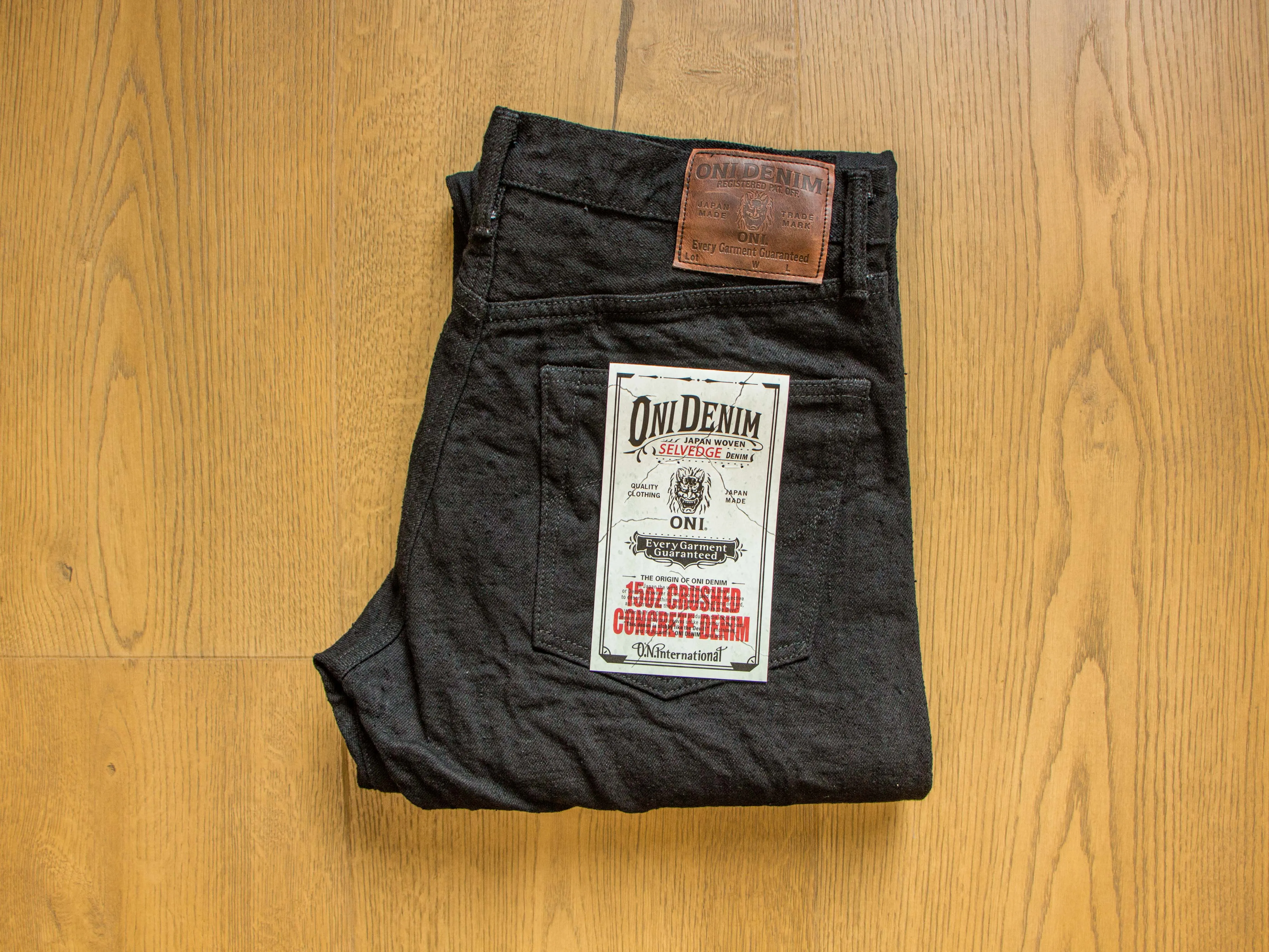 【ONI DENIM】622-CCD-BKBK Crushed Concrete Denim 黑碎石丹寧修身錐形牛仔褲 sold by Blue Beach Denim