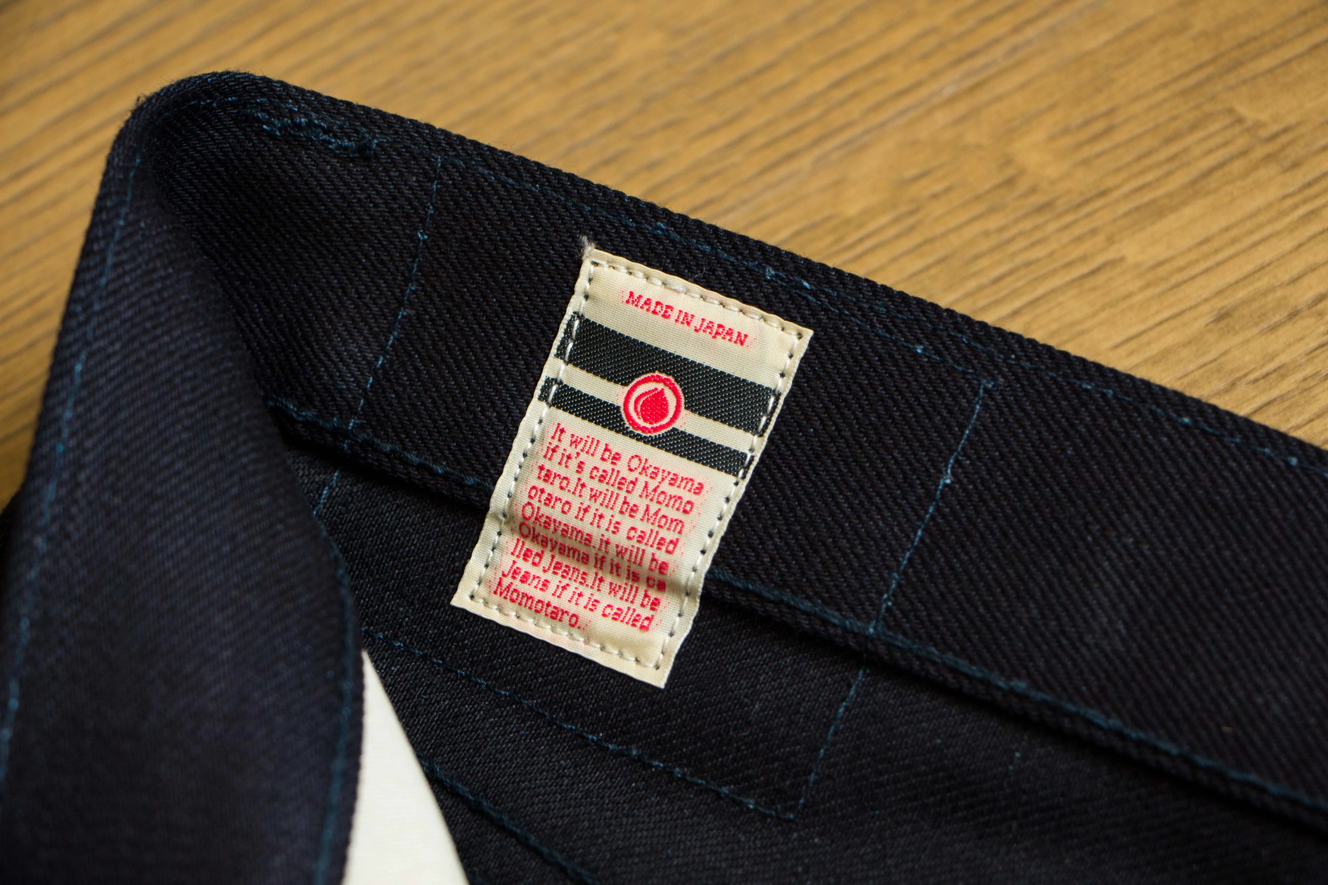 【MOMOTARO】0306-IBSP 15.7oz Indigo x Black 桃太郎出陣系列辛巴威棉雙染直筒微錐形牛仔褲 sold by Blue Beach Denim product image thumbnail 4