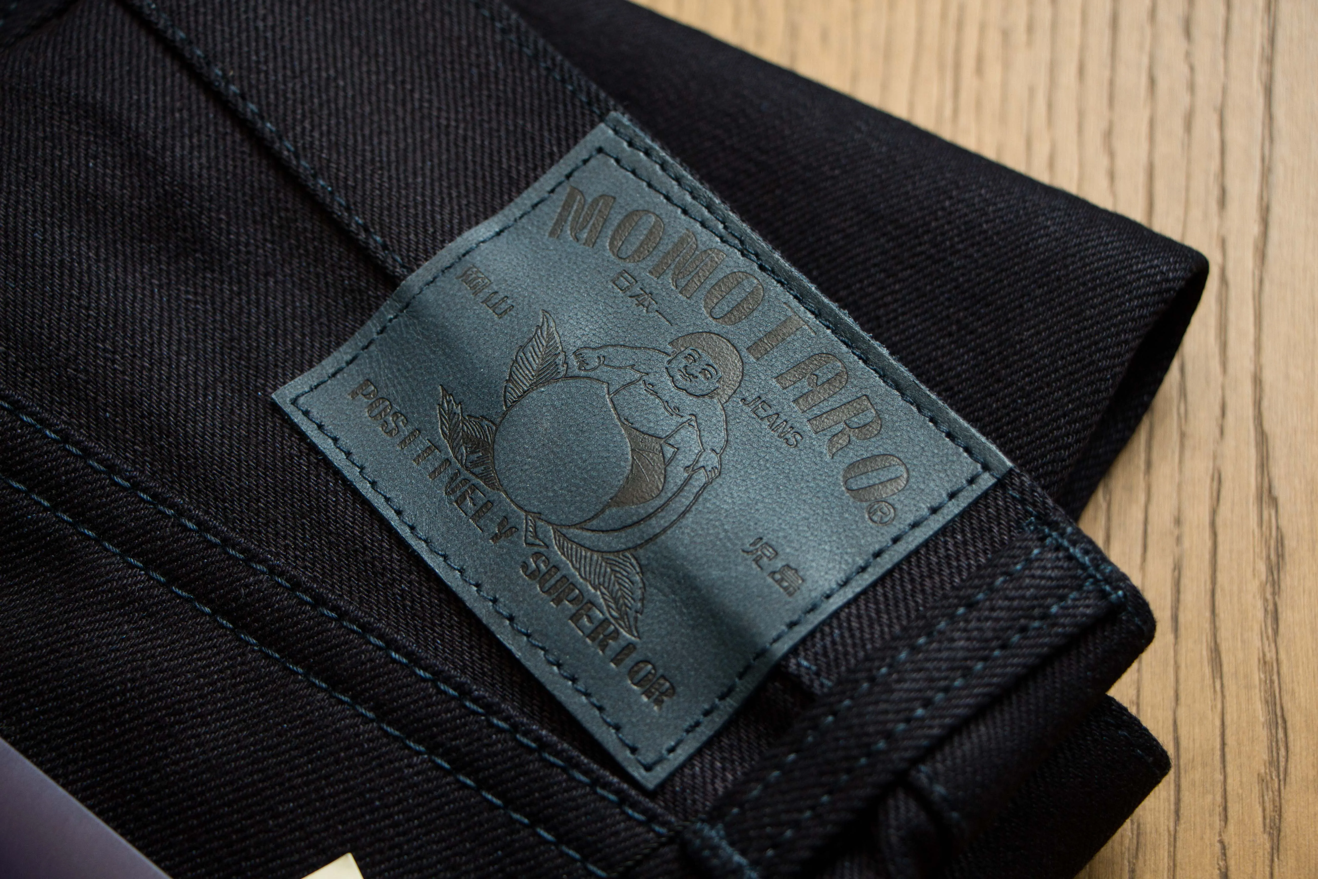 【MOMOTARO】0306-IBSP 15.7oz Indigo x Black 桃太郎出陣系列辛巴威棉雙染直筒微錐形牛仔褲 sold by Blue Beach Denim product image thumbnail 3