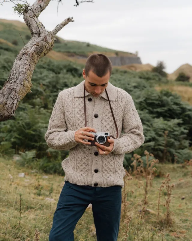 【Peregrine】Hudson Aran Cardigan Skiddaw 稻稈色英國羊毛阿蘭麻花開襟衫 made by Peregrine