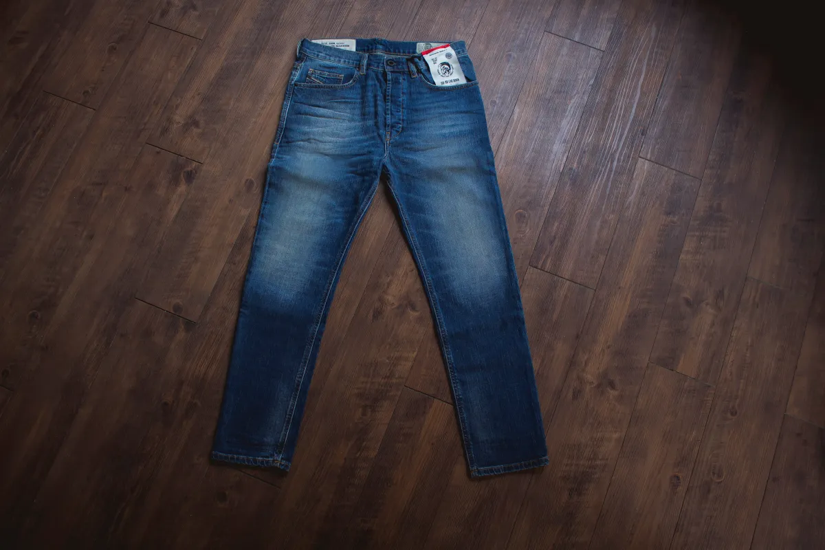 【DIESEL】D-EETAR 089AR / 經典中藍 微黃 修身錐形 sold by Blue Beach Denim